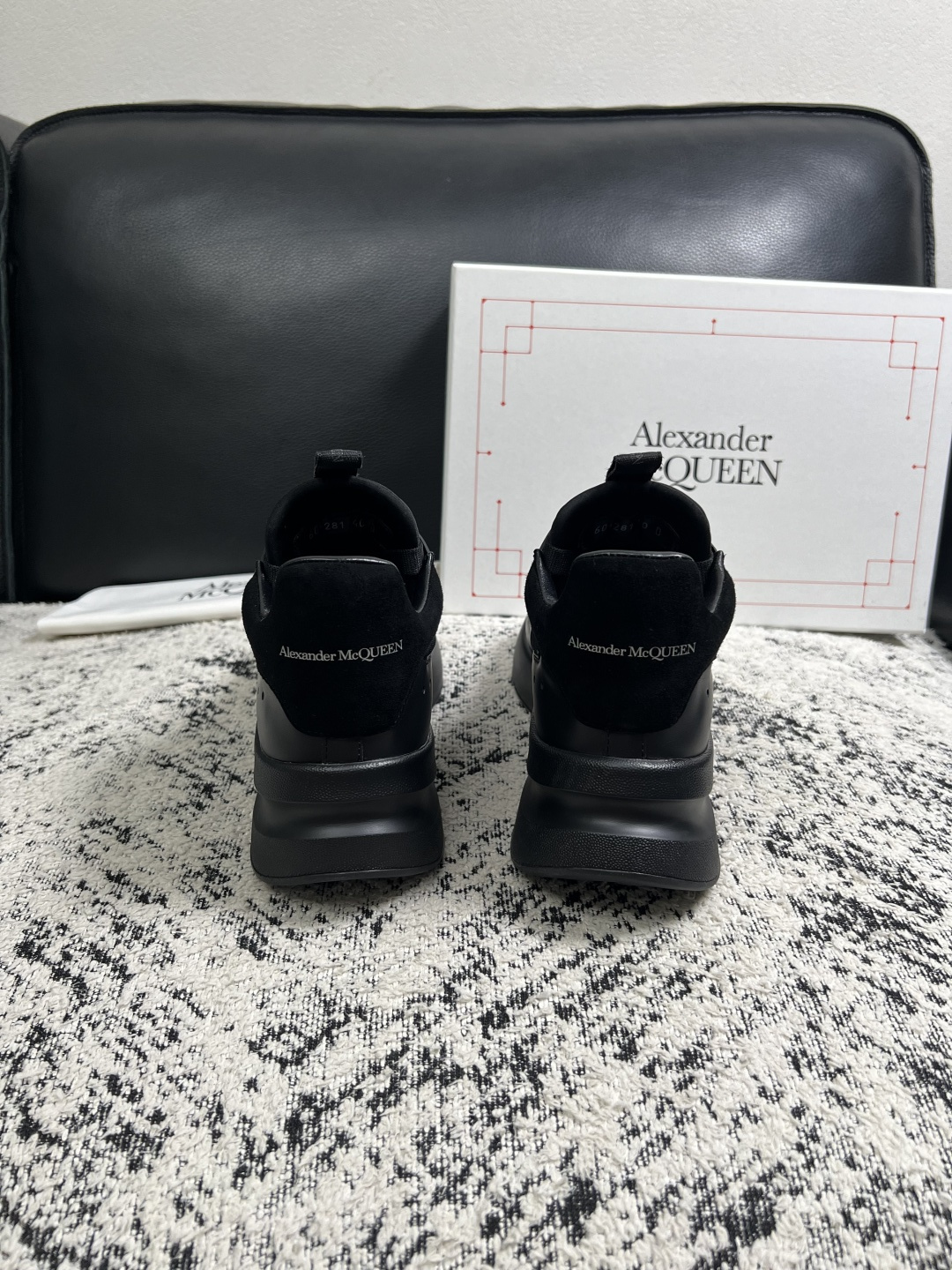 Alexander McQueen  高品质  顶级工艺品  麦昆  专柜同步 原厂配置，意大利进口原版牛皮面料，高品质