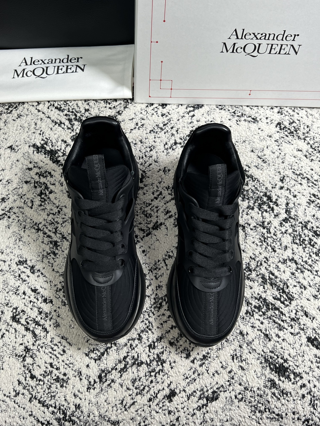 Alexander McQueen  高品质  顶级工艺品  麦昆  专柜同步 原厂配置，意大利进口原版牛皮面料，高品质