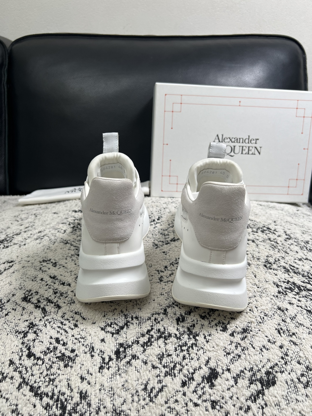 Alexander McQueen  高品质  顶级工艺品  麦昆  专柜同步 原厂配置，意大利进口原版牛皮面料，高品质
