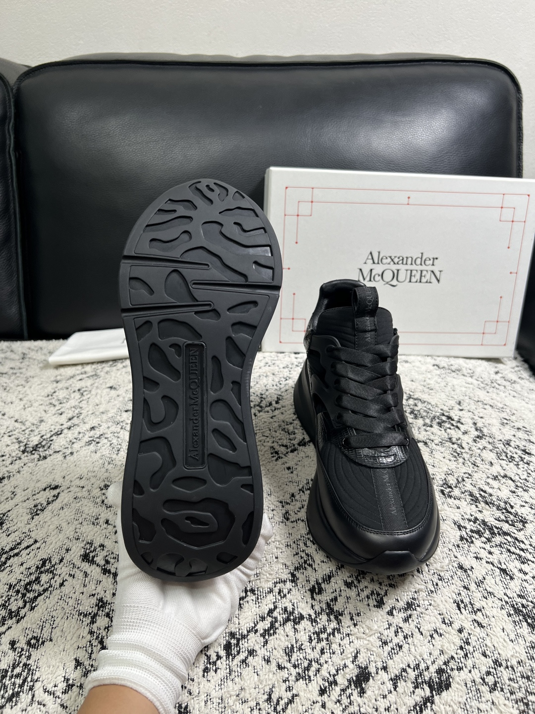 Alexander McQueen  高品质  顶级工艺品  麦昆  专柜同步 原厂配置，意大利进口原版牛皮面料，高品质