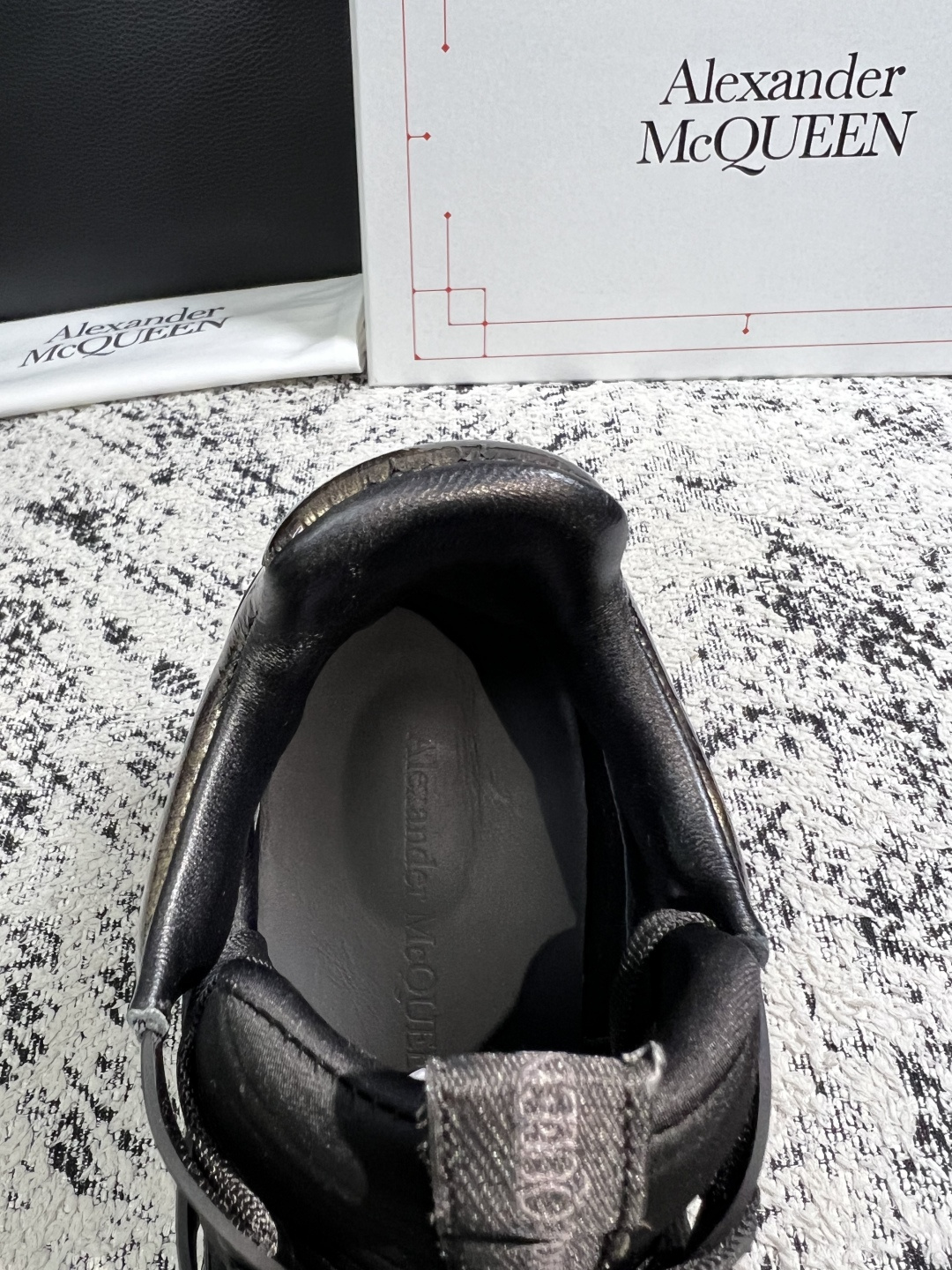 Alexander McQueen  高品质  顶级工艺品  麦昆  专柜同步 原厂配置，意大利进口原版牛皮面料，高品质