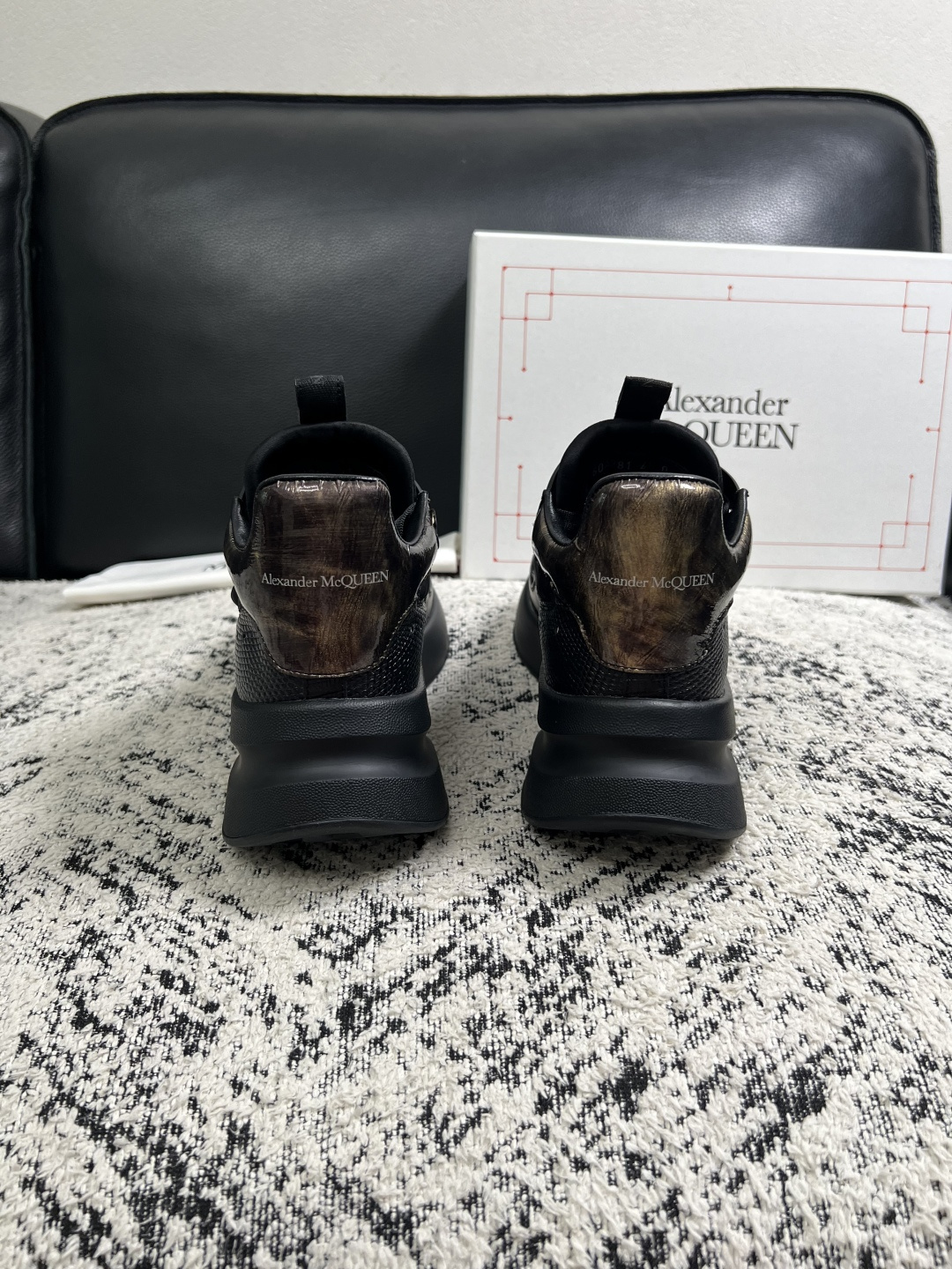 Alexander McQueen  高品质  顶级工艺品  麦昆  专柜同步 原厂配置，意大利进口原版牛皮面料，高品质