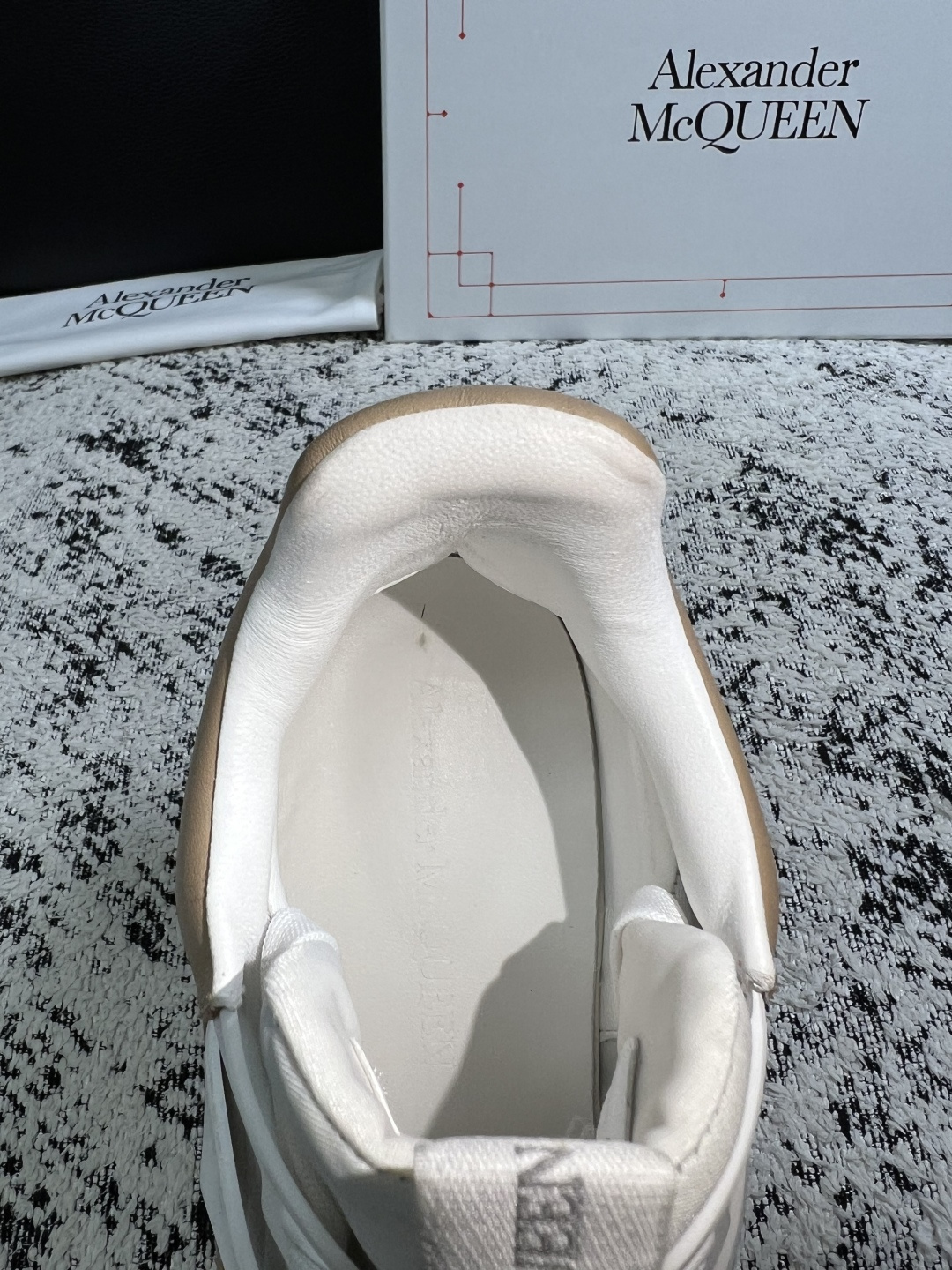 Alexander McQueen  高品质  顶级工艺品  麦昆  专柜同步 原厂配置，意大利进口原版牛皮面料，高品质