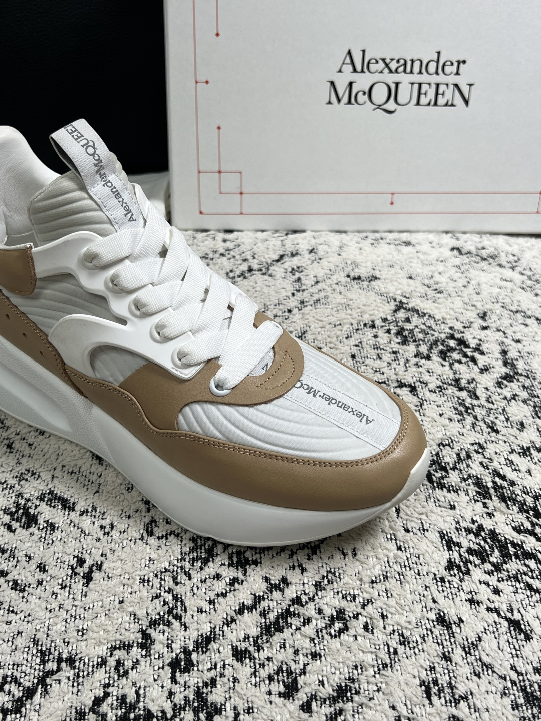 Alexander McQueen  高品质  顶级工艺品  麦昆  专柜同步 原厂配置，意大利进口原版牛皮面料，高品质