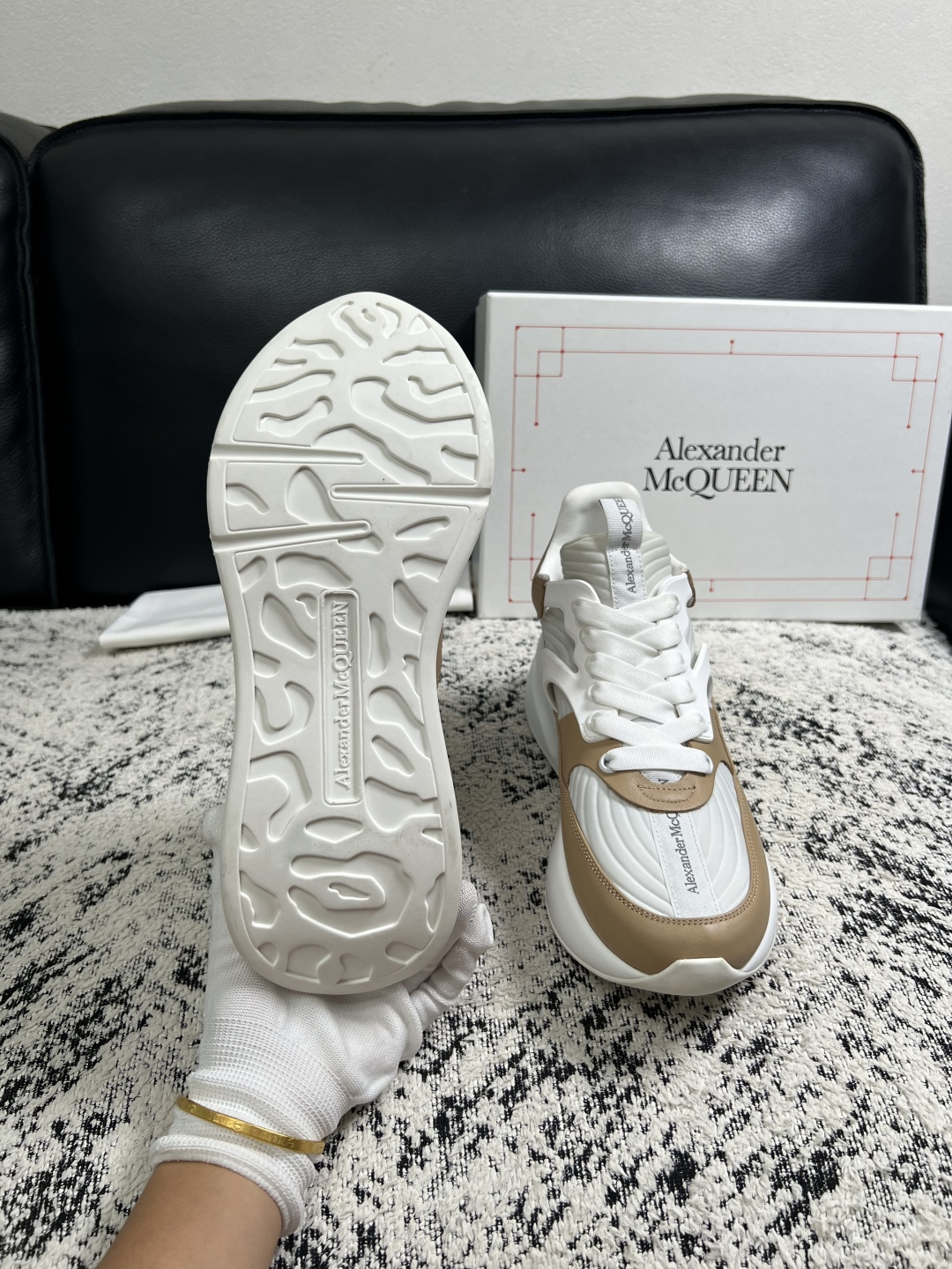 Alexander McQueen  高品质  顶级工艺品  麦昆  专柜同步 原厂配置，意大利进口原版牛皮面料，高品质