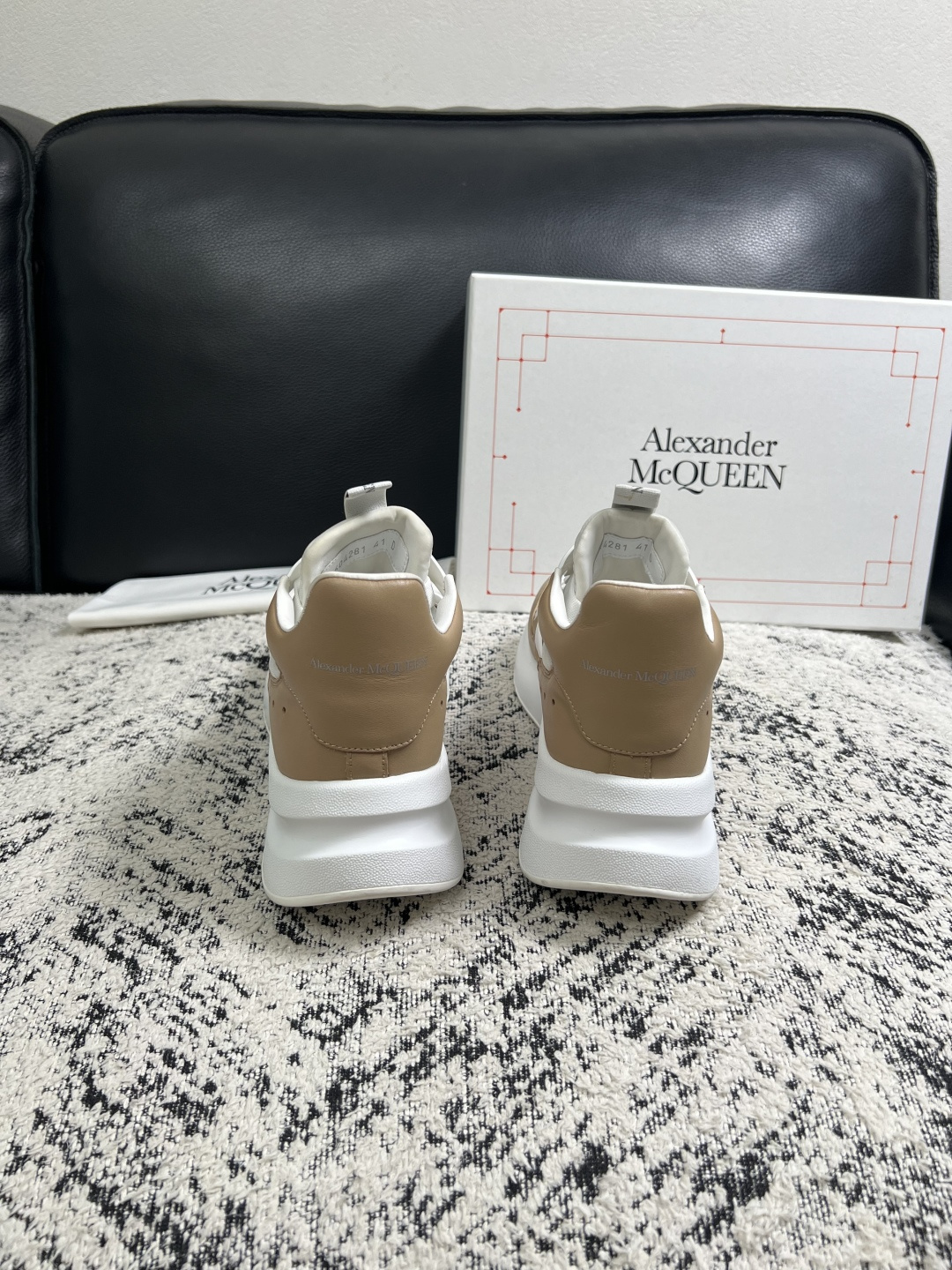 Alexander McQueen  高品质  顶级工艺品  麦昆  专柜同步 原厂配置，意大利进口原版牛皮面料，高品质