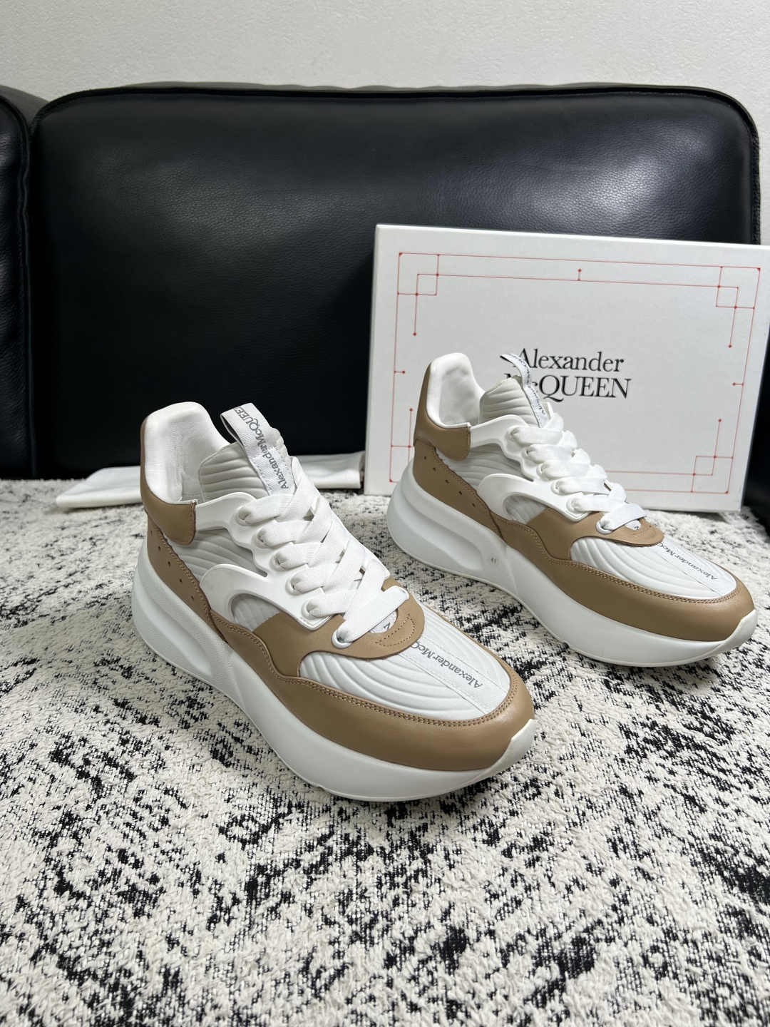 Alexander McQueen  高品质  顶级工艺品  麦昆  专柜同步 原厂配置，意大利进口原版牛皮面料，高品质