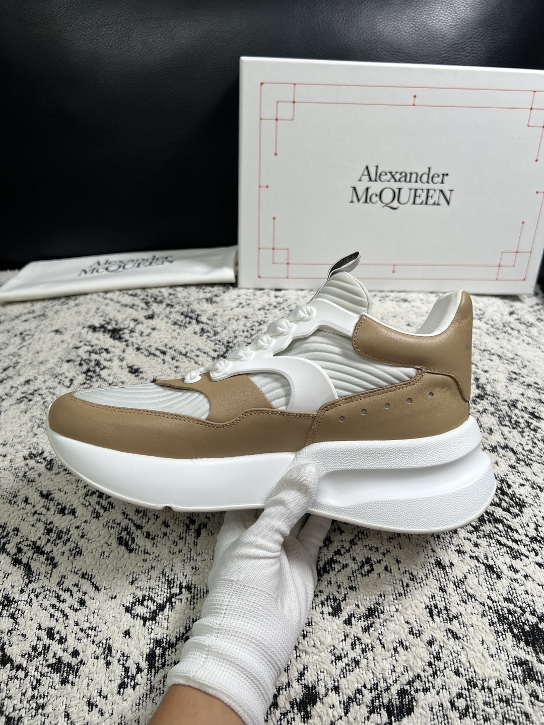 Alexander McQueen  高品质  顶级工艺品  麦昆  专柜同步 原厂配置，意大利进口原版牛皮面料，高品质