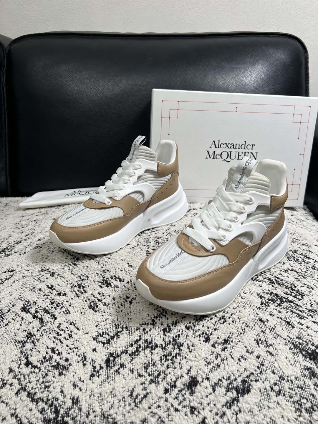 Alexander McQueen  高品质  顶级工艺品  麦昆  专柜同步 原厂配置，意大利进口原版牛皮面料，高品质