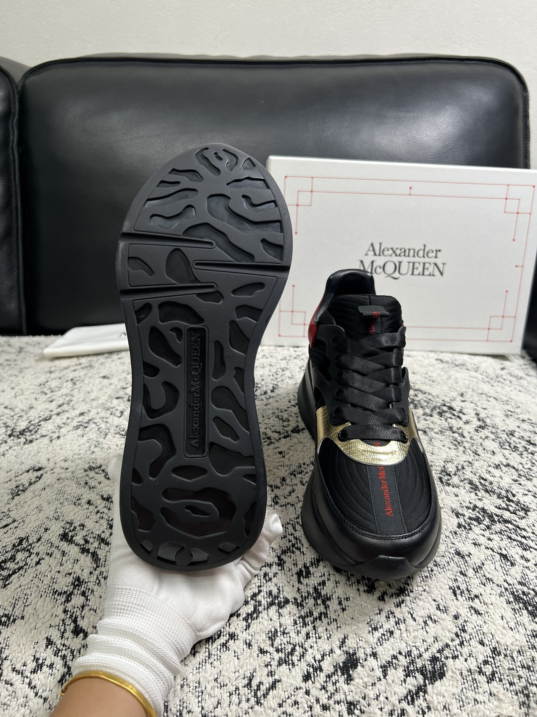 Alexander McQueen  高品质  顶级工艺品  麦昆  专柜同步 原厂配置，意大利进口原版牛皮面料，高品质