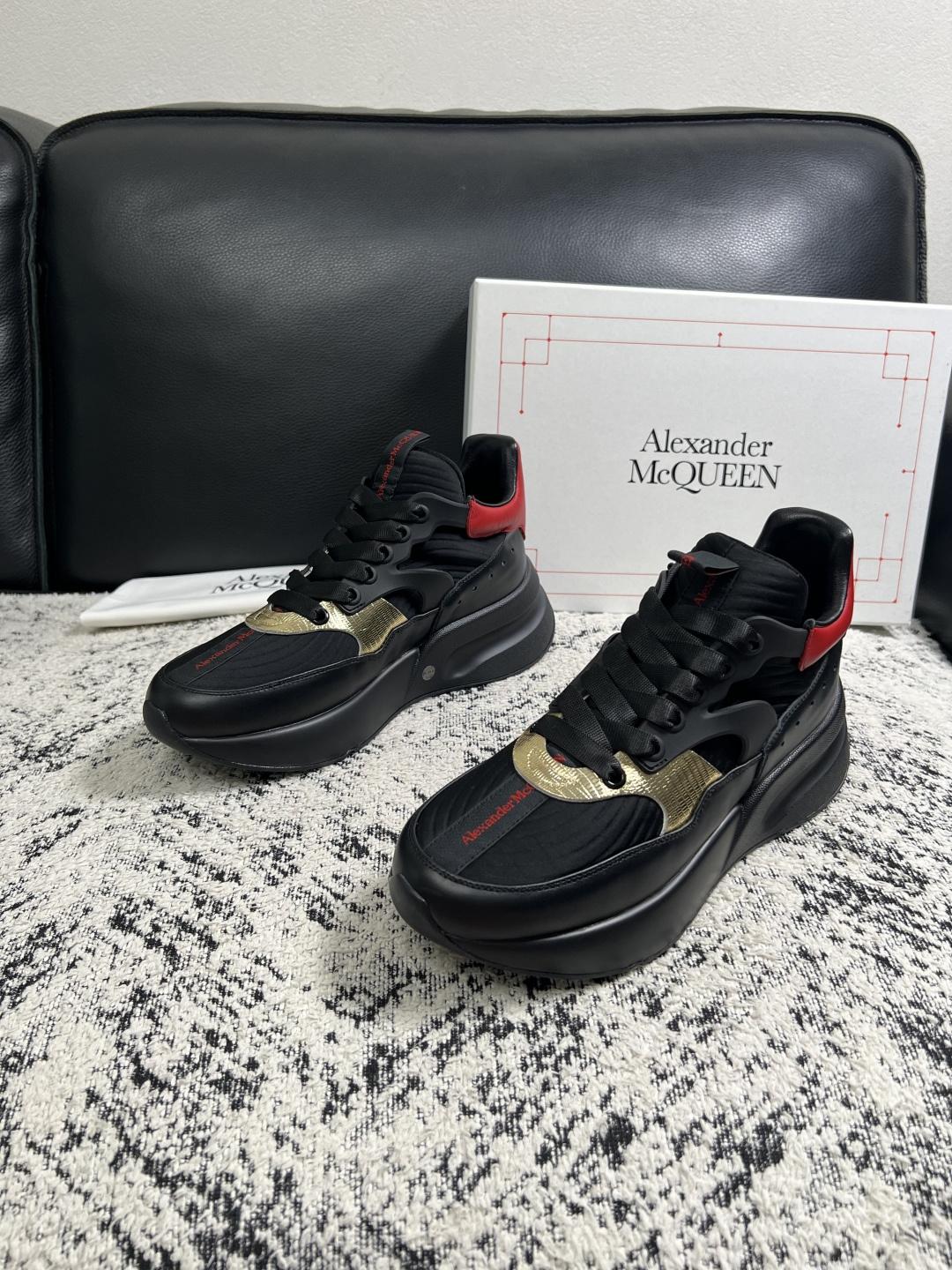 Alexander McQueen  高品质  顶级工艺品  麦昆  专柜同步 原厂配置，意大利进口原版牛皮面料，高品质