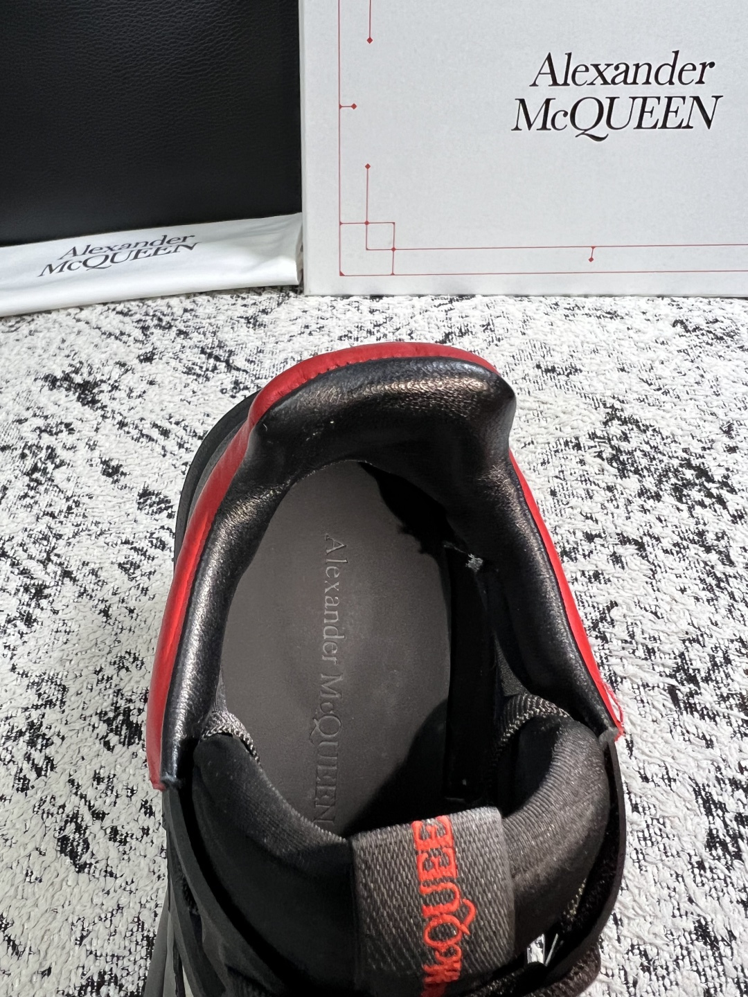 Alexander McQueen  高品质  顶级工艺品  麦昆  专柜同步 原厂配置，意大利进口原版牛皮面料，高品质