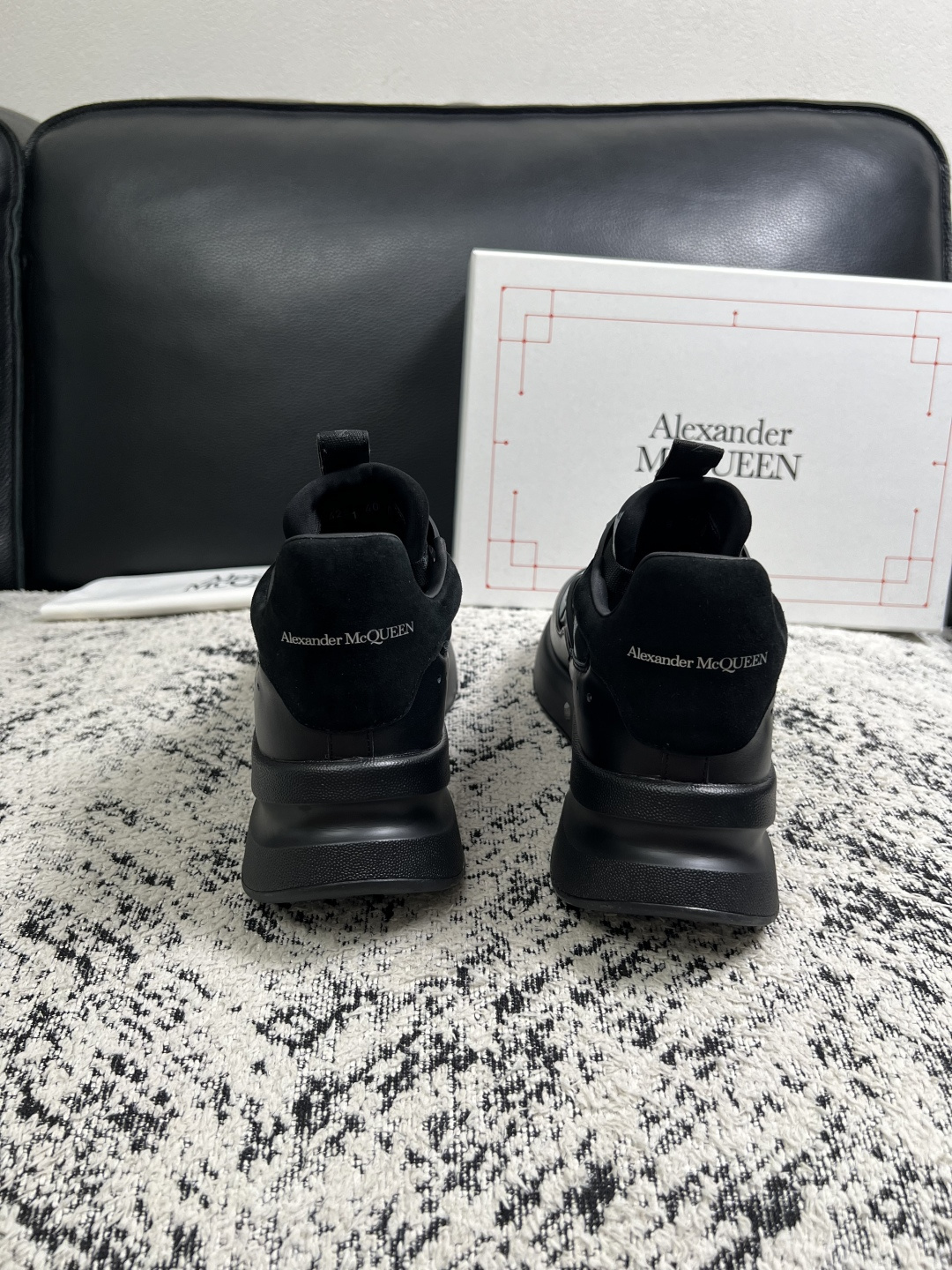 Alexander McQueen  高品质  顶级工艺品  麦昆  专柜同步 原厂配置，意大利进口原版牛皮面料，高品质
