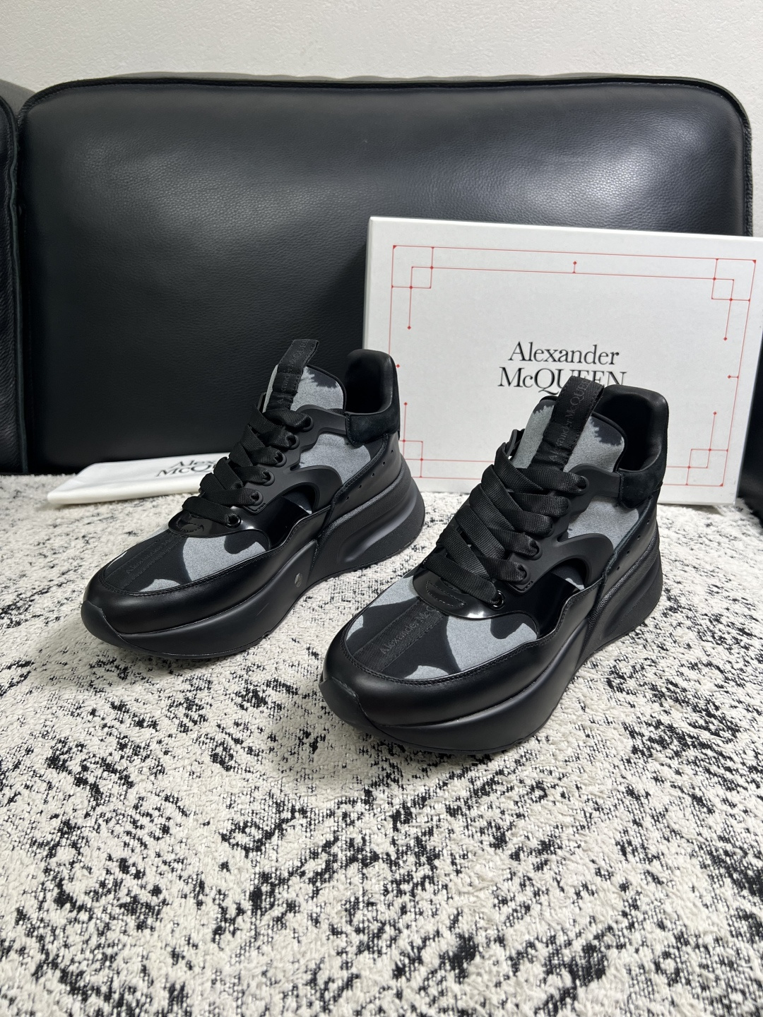 Alexander McQueen  高品质  顶级工艺品  麦昆  专柜同步 原厂配置，意大利进口原版牛皮面料，高品质