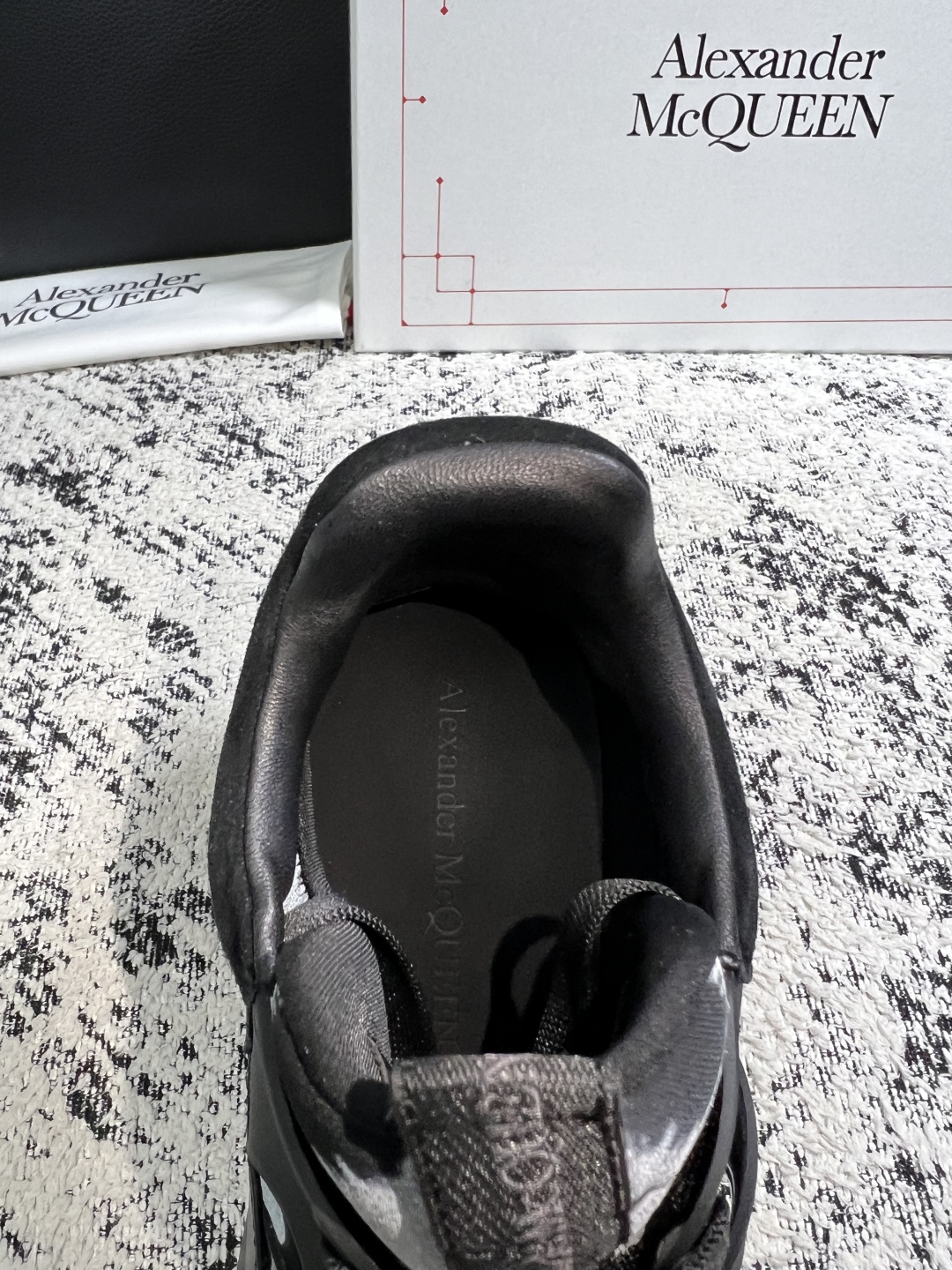 Alexander McQueen  高品质  顶级工艺品  麦昆  专柜同步 原厂配置，意大利进口原版牛皮面料，高品质