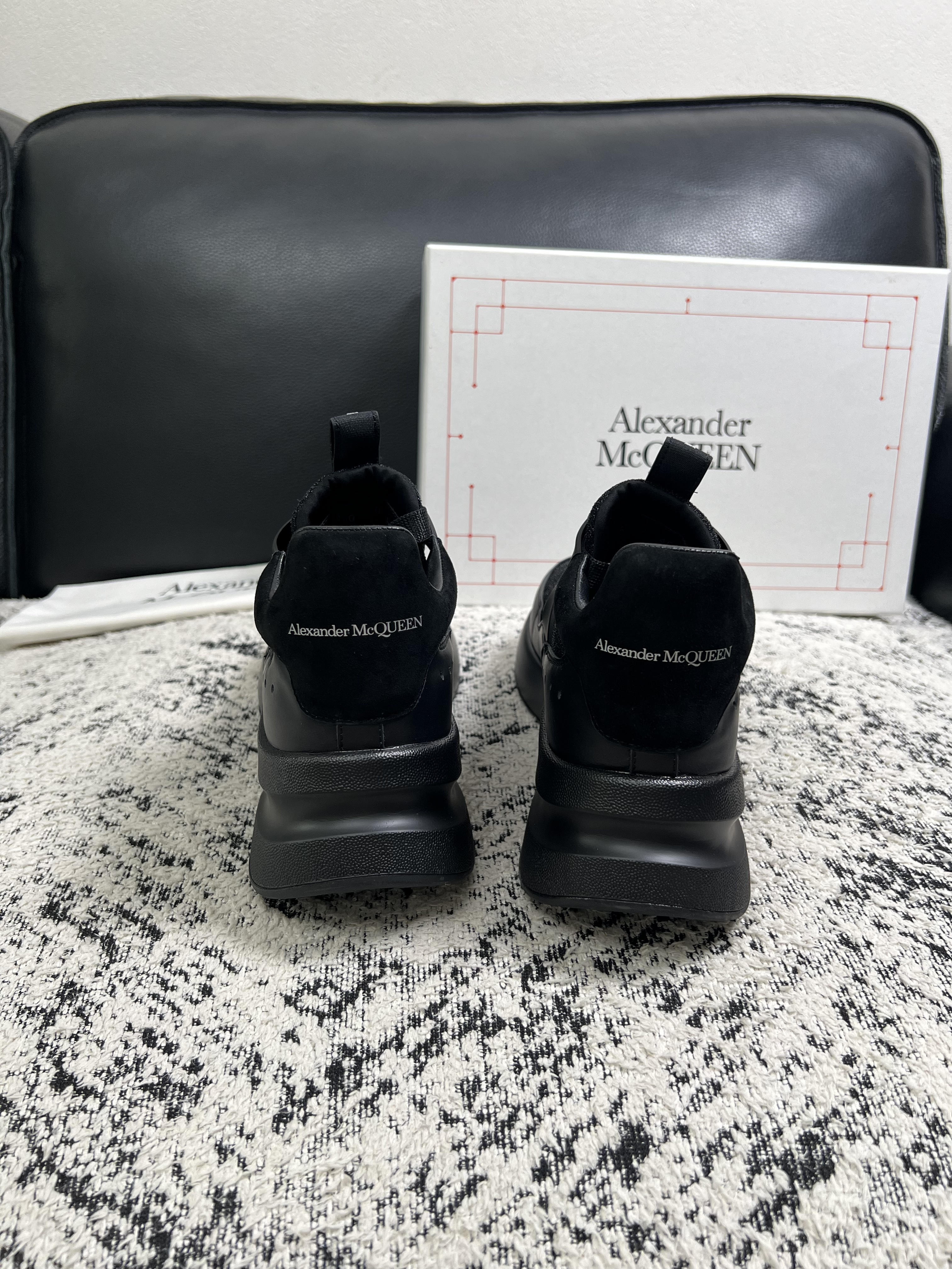 Alexander McQueen  高品质  顶级工艺品  麦昆  专柜同步 原厂配置，意大利进口原版牛皮面料，高品质