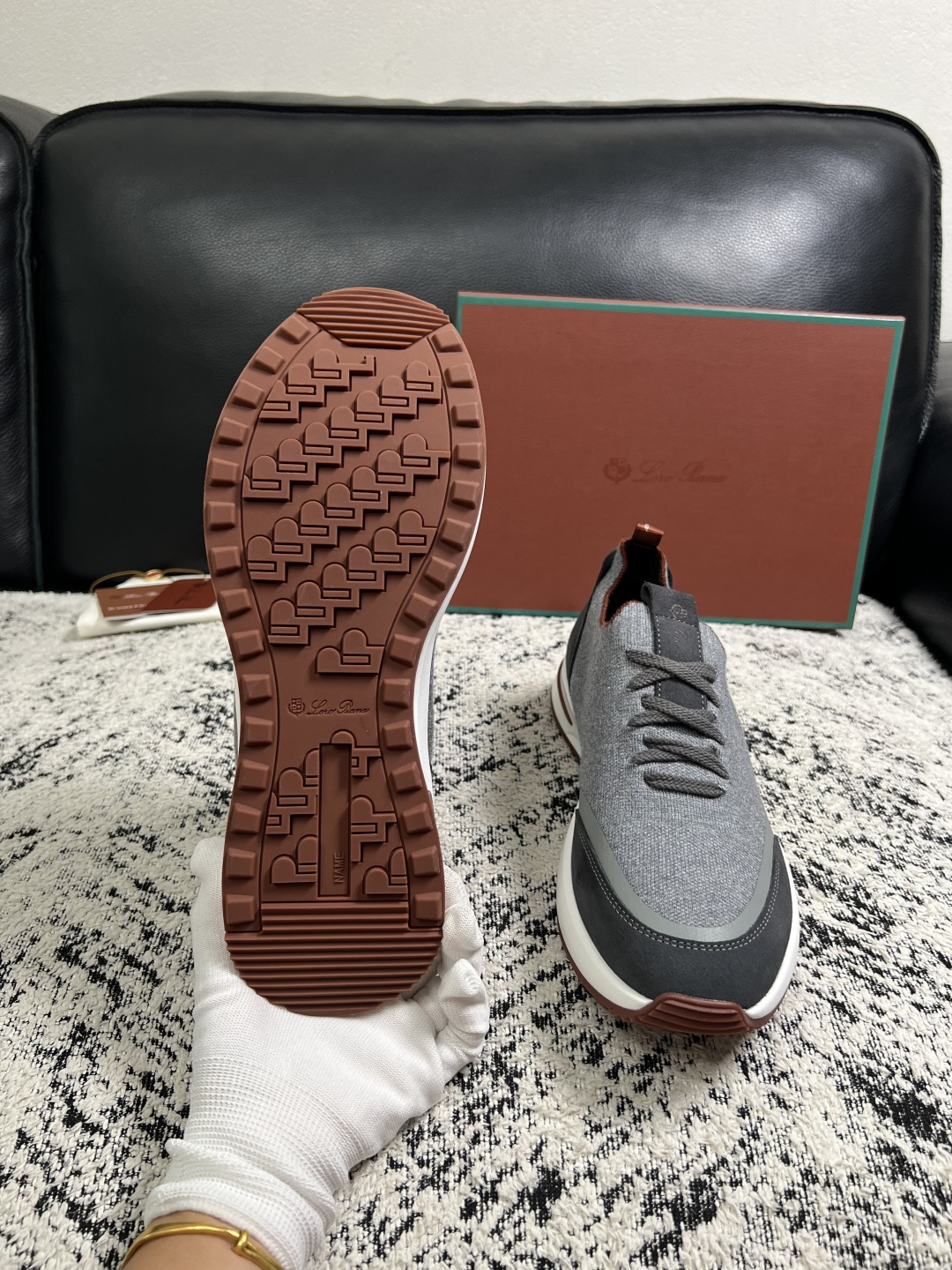 Loro Piana  高品质  顶级工艺品  诺悠翩雅  新品专柜同步原厂配置，鞋面意大利进口牛皮面料，高品质拼接工艺