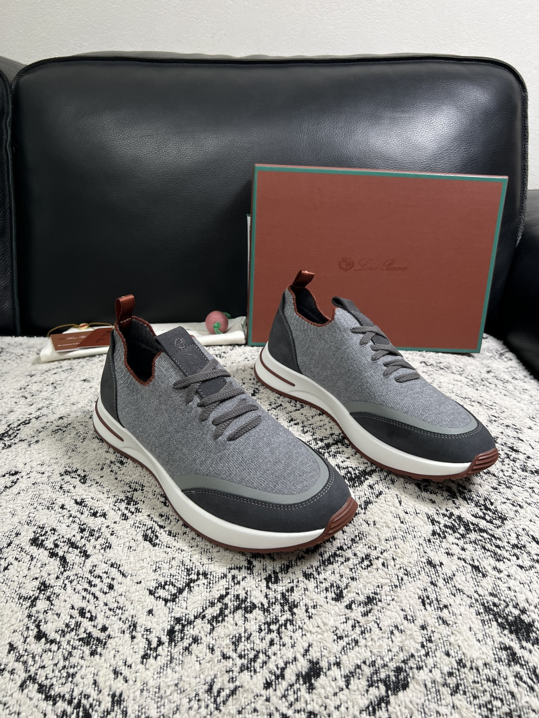 Loro Piana  高品质  顶级工艺品  诺悠翩雅  新品专柜同步原厂配置，鞋面意大利进口牛皮面料，高品质拼接工艺