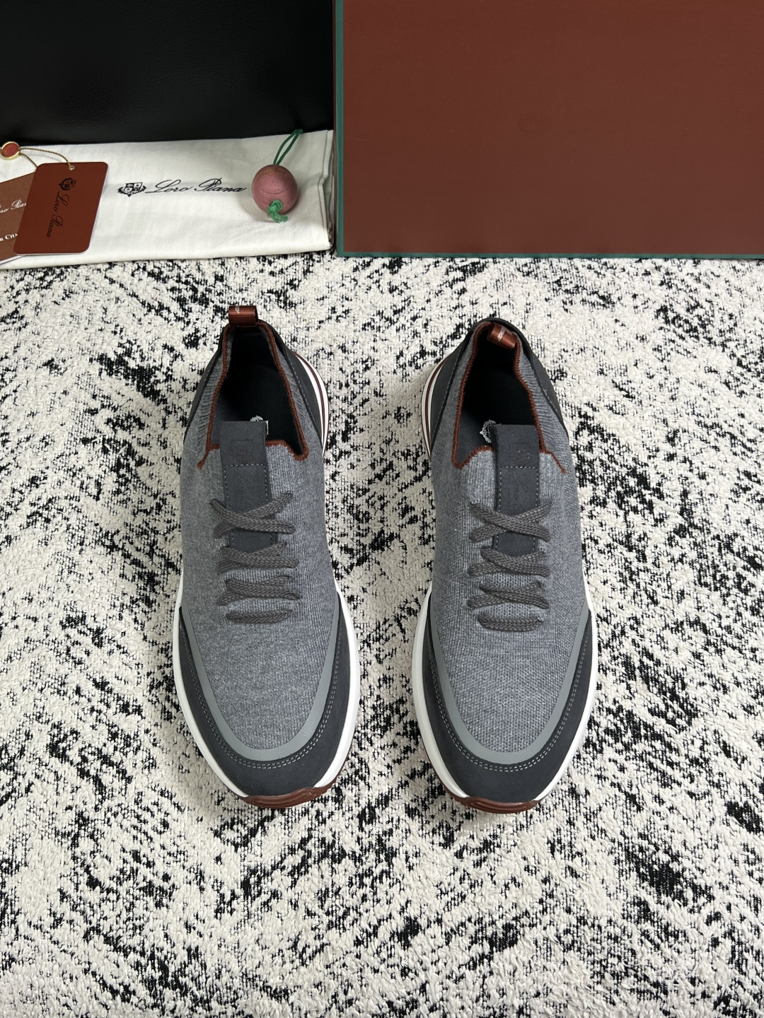 Loro Piana  高品质  顶级工艺品  诺悠翩雅  新品专柜同步原厂配置，鞋面意大利进口牛皮面料，高品质拼接工艺