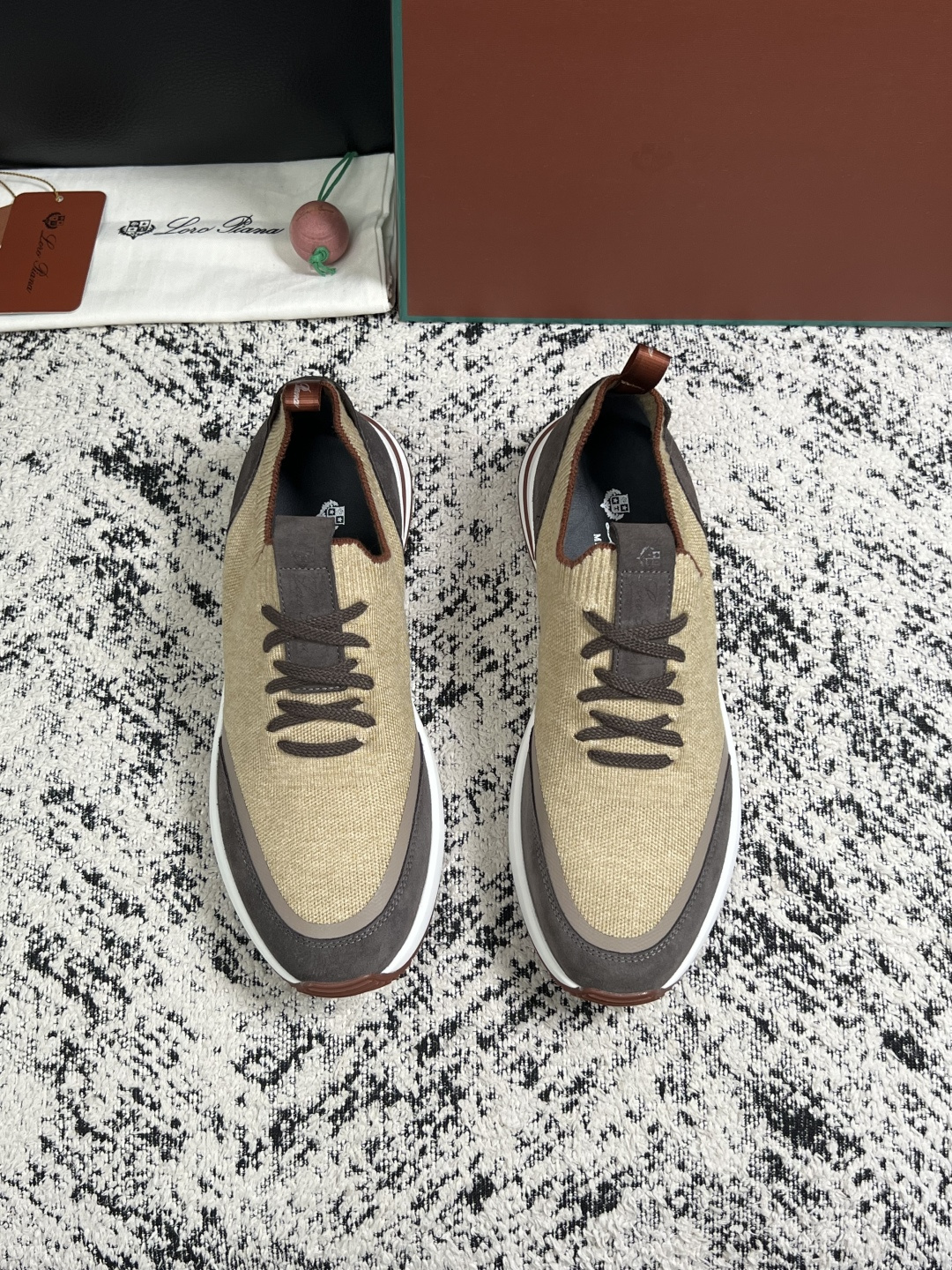 Loro Piana  高品质  顶级工艺品  诺悠翩雅  新品专柜同步原厂配置，鞋面意大利进口牛皮面料，高品质拼接工艺