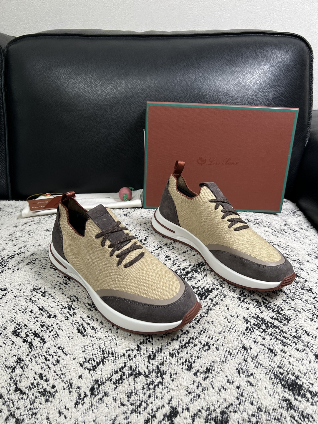 Loro Piana  高品质  顶级工艺品  诺悠翩雅  新品专柜同步原厂配置，鞋面意大利进口牛皮面料，高品质拼接工艺