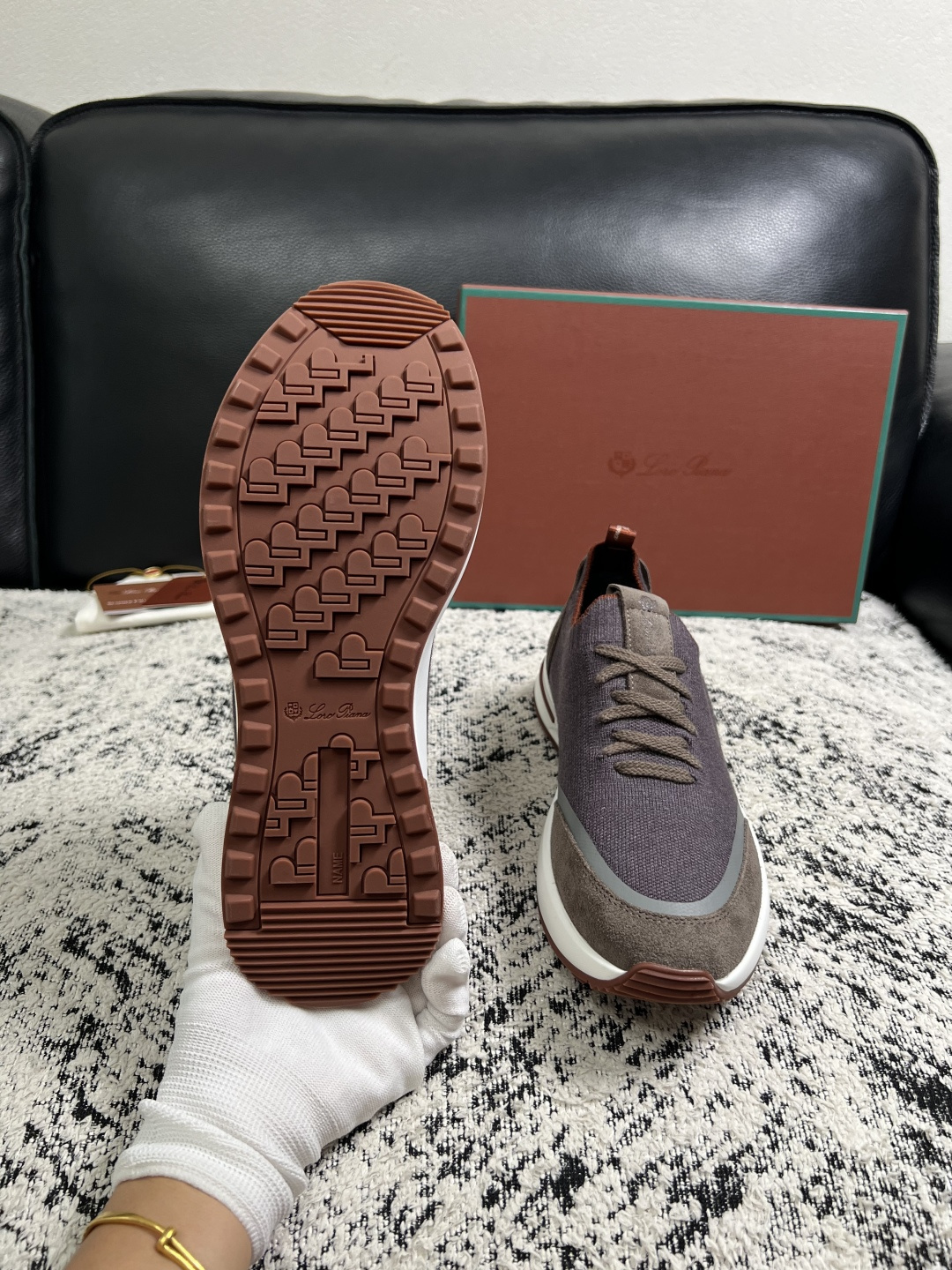 Loro Piana  高品质  顶级工艺品  诺悠翩雅  新品专柜同步原厂配置，鞋面意大利进口牛皮面料，高品质拼接工艺