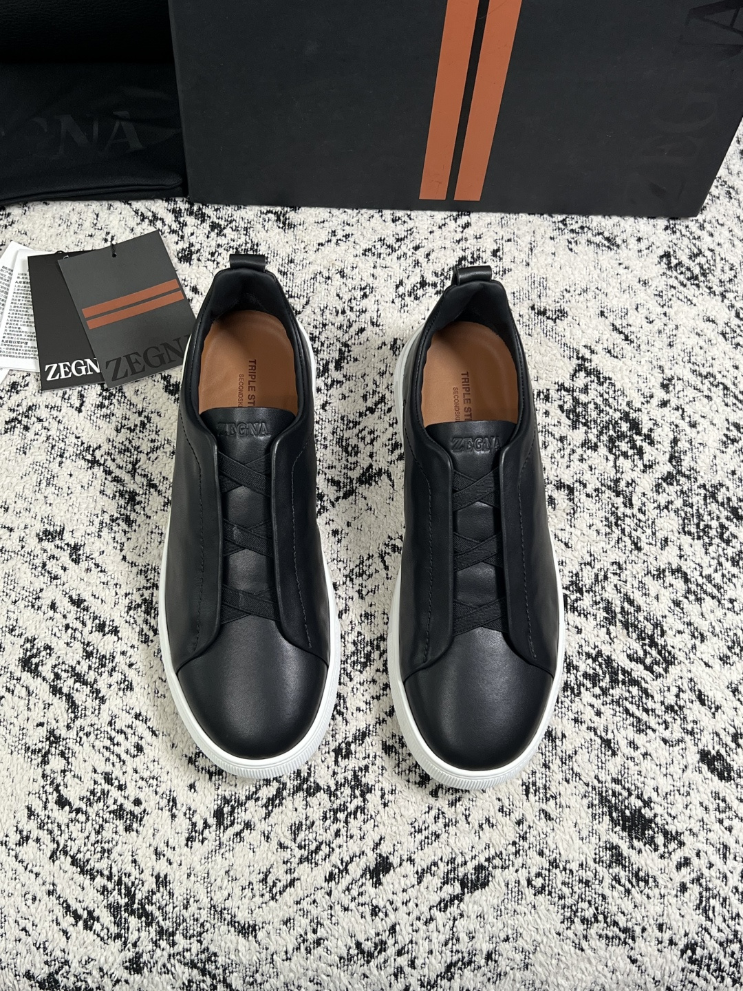 Zegna  高品质  顶级工艺品  杰尼亚  专柜新款原厂配置，意大利进口牛皮面料，进口牛里垫，透气舒适，鞋底：原厂特