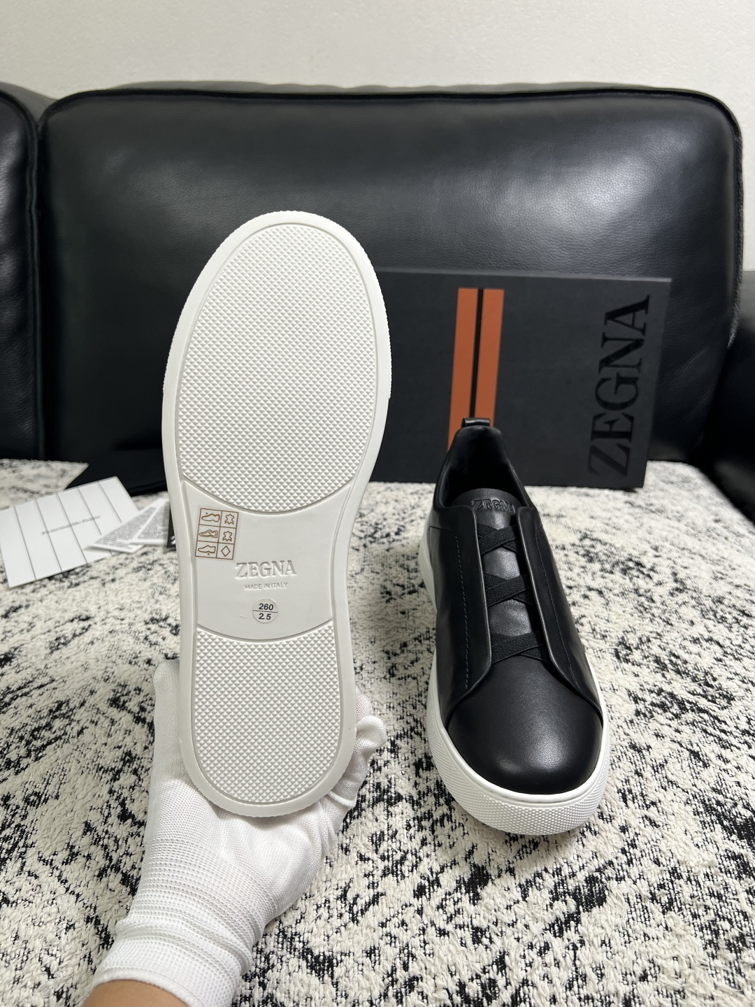 Zegna  高品质  顶级工艺品  杰尼亚  专柜新款原厂配置，意大利进口牛皮面料，进口牛里垫，透气舒适，鞋底：原厂特