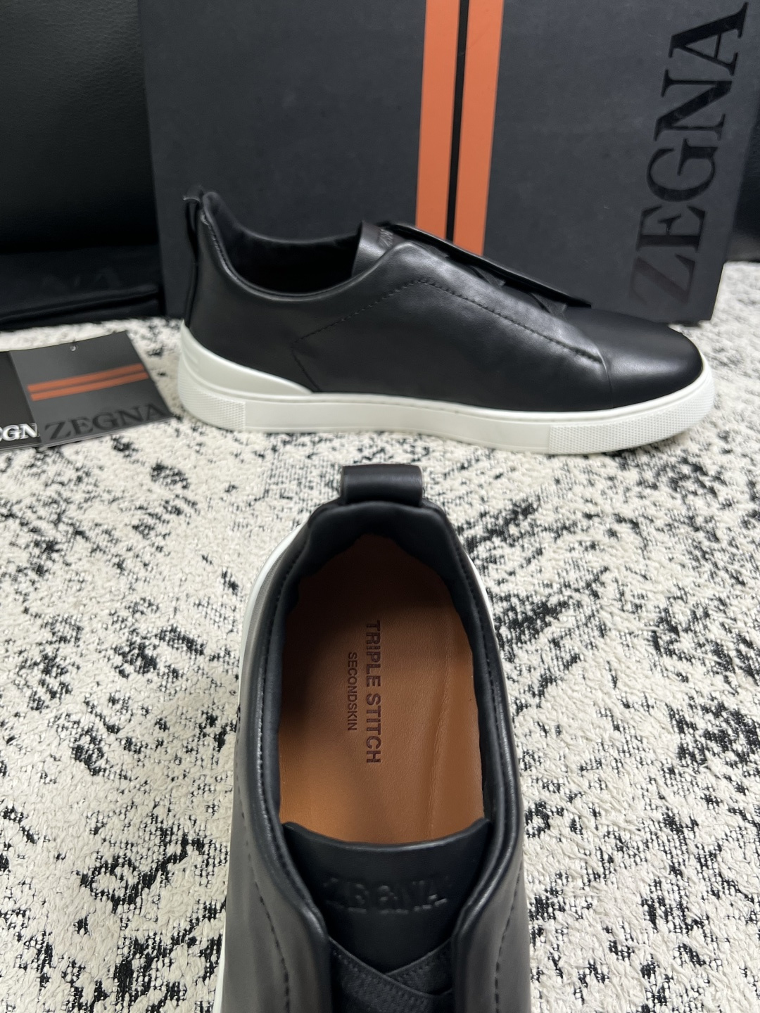 Zegna  高品质  顶级工艺品  杰尼亚  专柜新款原厂配置，意大利进口牛皮面料，进口牛里垫，透气舒适，鞋底：原厂特