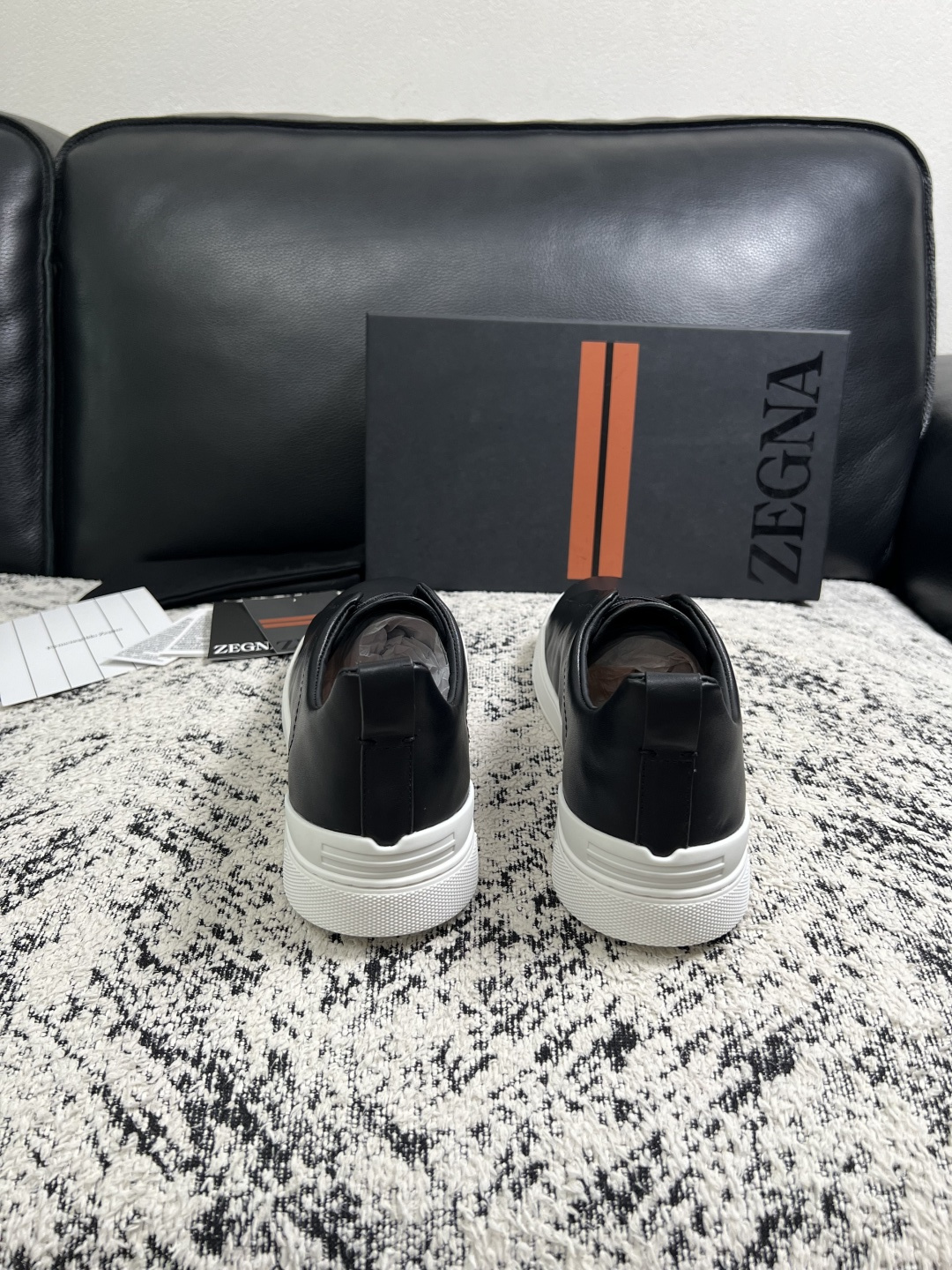 Zegna  高品质  顶级工艺品  杰尼亚  专柜新款原厂配置，意大利进口牛皮面料，进口牛里垫，透气舒适，鞋底：原厂特