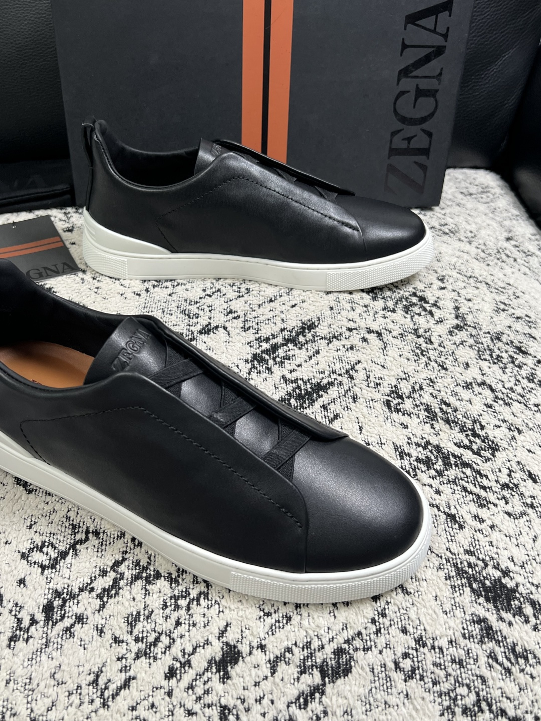 Zegna  高品质  顶级工艺品  杰尼亚  专柜新款原厂配置，意大利进口牛皮面料，进口牛里垫，透气舒适，鞋底：原厂特