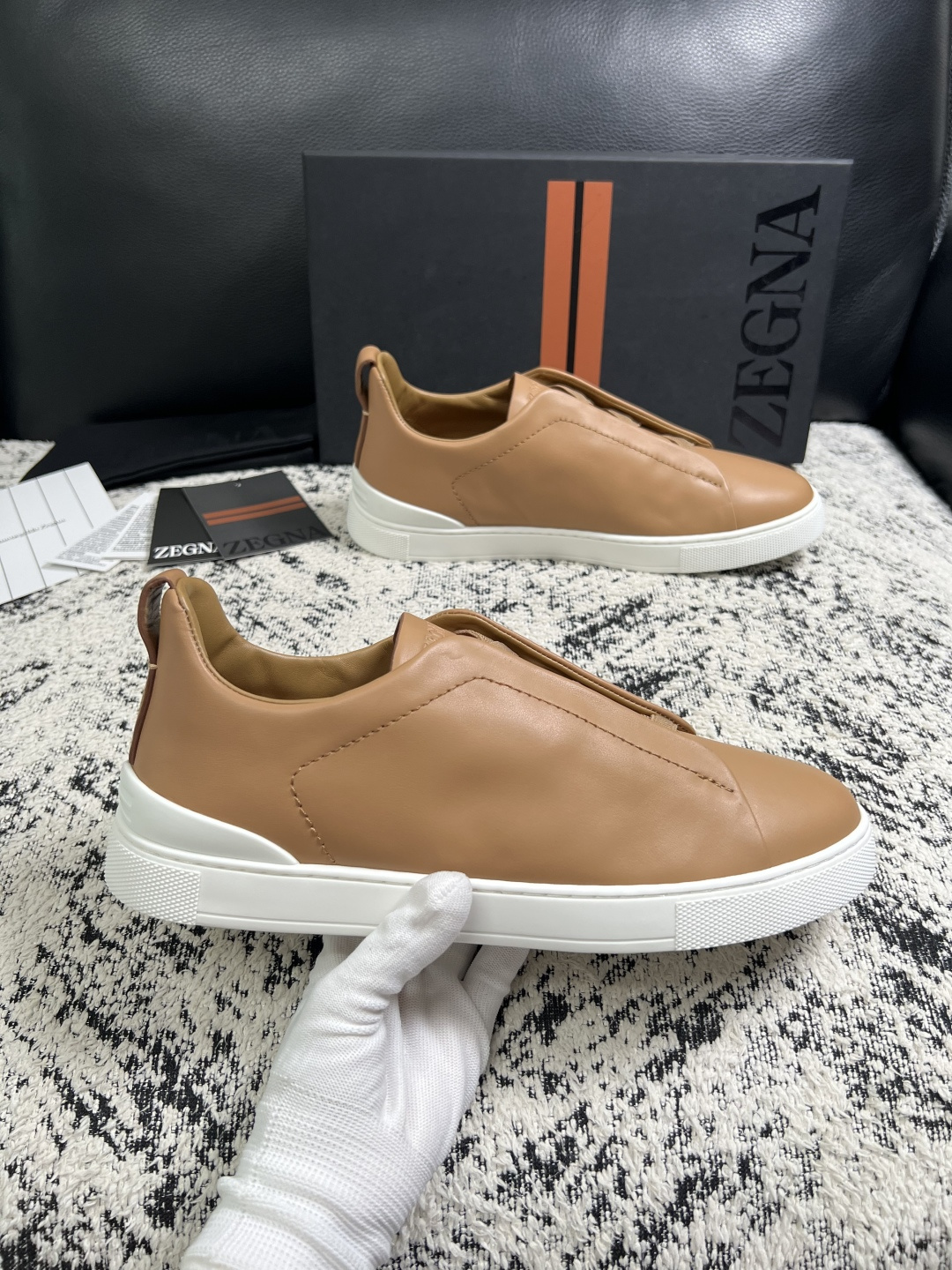 Zegna  高品质  顶级工艺品  杰尼亚  专柜新款原厂配置，意大利进口牛皮面料，进口牛里垫，透气舒适，鞋底：原厂特