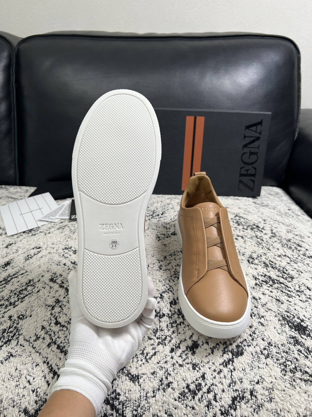Zegna  高品质  顶级工艺品  杰尼亚  专柜新款原厂配置，意大利进口牛皮面料，进口牛里垫，透气舒适，鞋底：原厂特