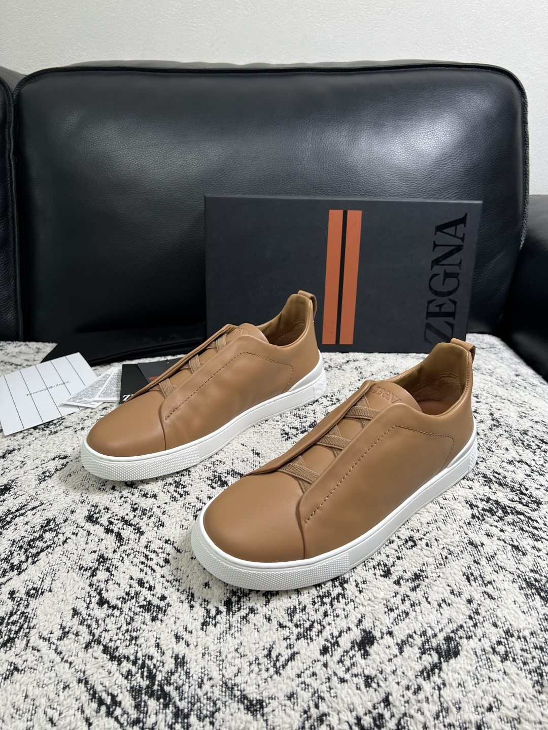 Zegna  高品质  顶级工艺品  杰尼亚  专柜新款原厂配置，意大利进口牛皮面料，进口牛里垫，透气舒适，鞋底：原厂特