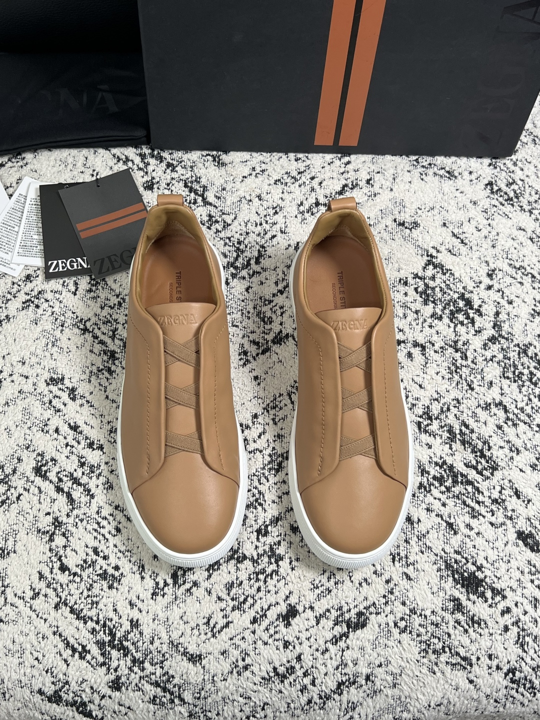 Zegna  高品质  顶级工艺品  杰尼亚  专柜新款原厂配置，意大利进口牛皮面料，进口牛里垫，透气舒适，鞋底：原厂特