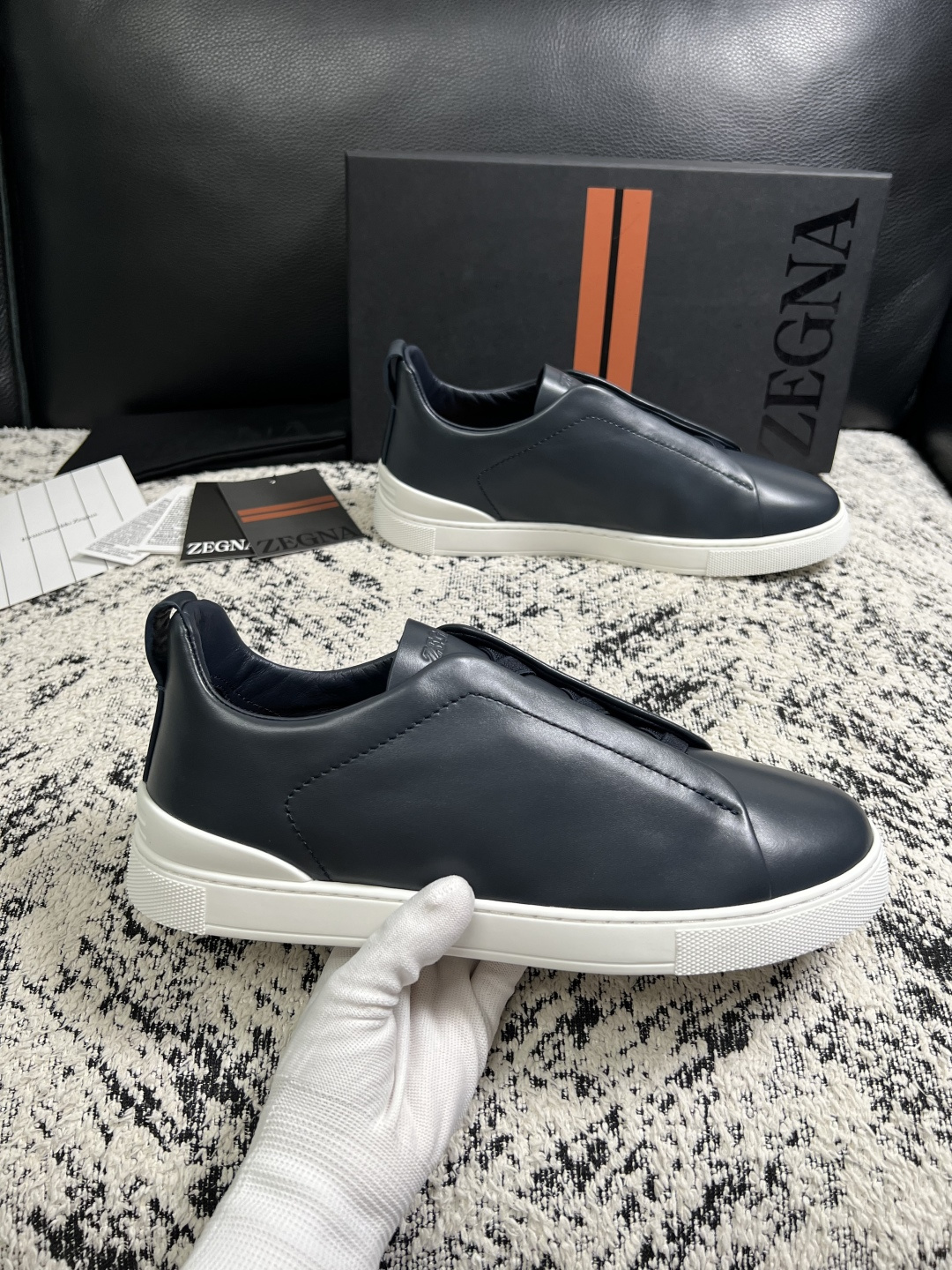 Zegna  高品质  顶级工艺品  杰尼亚  专柜新款原厂配置，意大利进口牛皮面料，进口牛里垫，透气舒适，鞋底：原厂特
