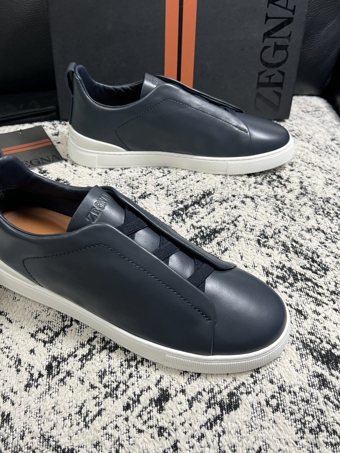 Zegna  高品质  顶级工艺品  杰尼亚  专柜新款原厂配置，意大利进口牛皮面料，进口牛里垫，透气舒适，鞋底：原厂特