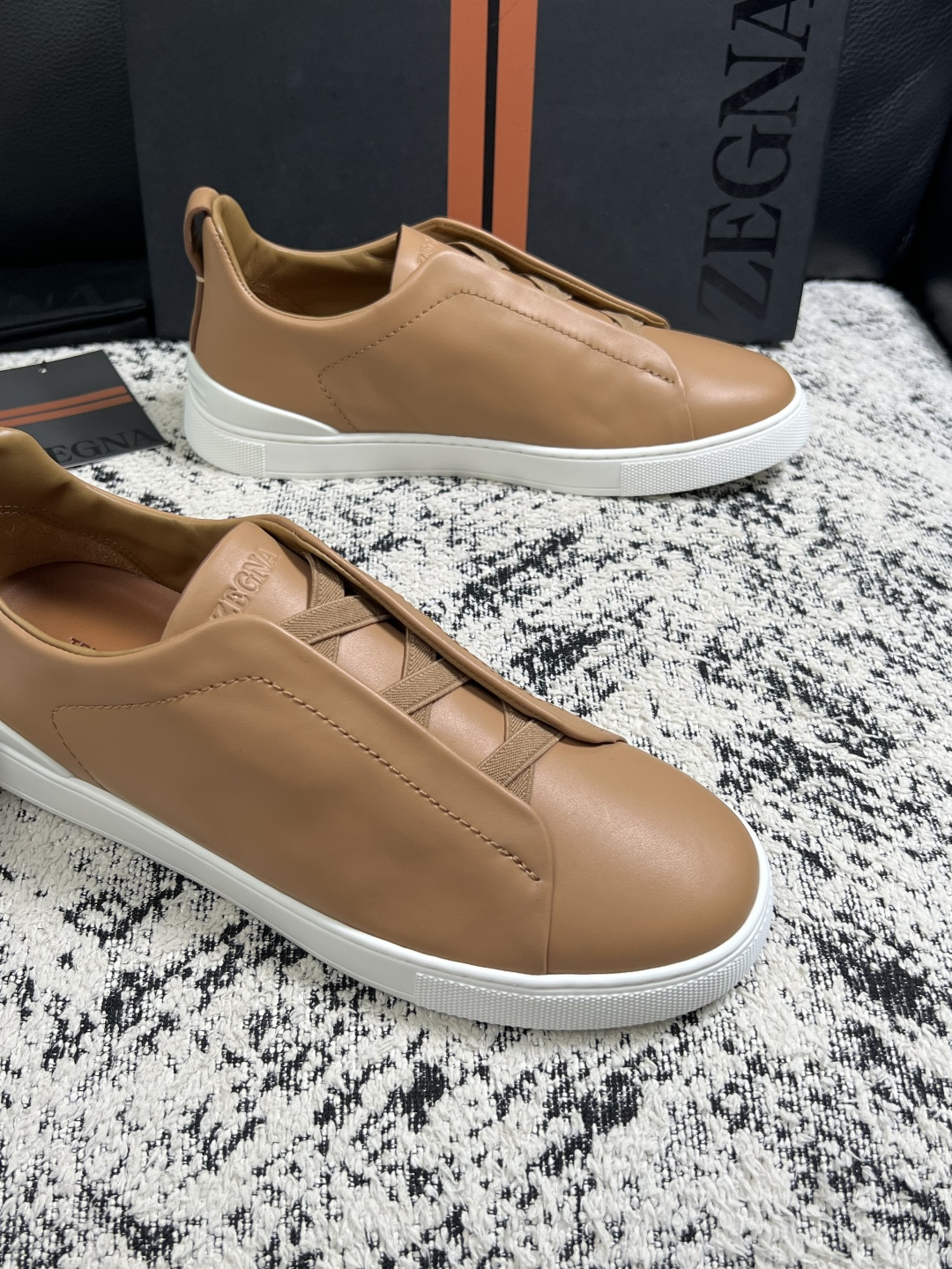 Zegna  高品质  顶级工艺品  杰尼亚  专柜新款原厂配置，意大利进口牛皮面料，进口牛里垫，透气舒适，鞋底：原厂特