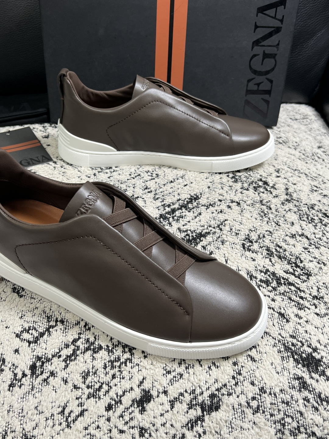 Zegna  高品质  顶级工艺品  杰尼亚  专柜新款原厂配置，意大利进口牛皮面料，进口牛里垫，透气舒适，鞋底：原厂特