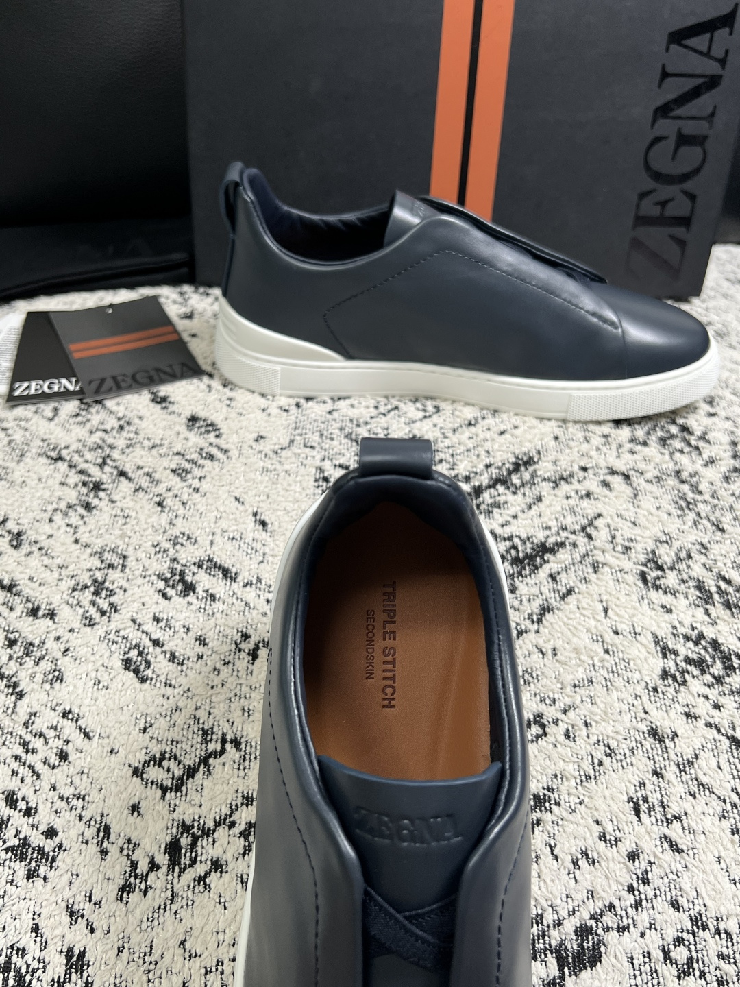 Zegna  高品质  顶级工艺品  杰尼亚  专柜新款原厂配置，意大利进口牛皮面料，进口牛里垫，透气舒适，鞋底：原厂特