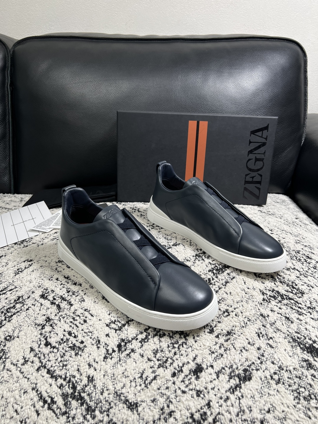 Zegna  高品质  顶级工艺品  杰尼亚  专柜新款原厂配置，意大利进口牛皮面料，进口牛里垫，透气舒适，鞋底：原厂特