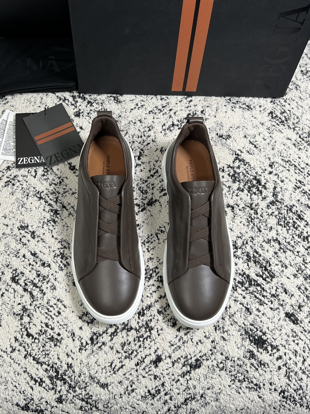 Zegna  高品质  顶级工艺品  杰尼亚  专柜新款原厂配置，意大利进口牛皮面料，进口牛里垫，透气舒适，鞋底：原厂特