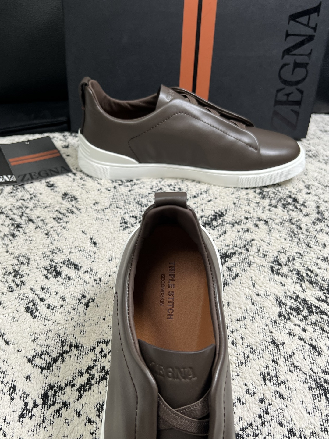 Zegna  高品质  顶级工艺品  杰尼亚  专柜新款原厂配置，意大利进口牛皮面料，进口牛里垫，透气舒适，鞋底：原厂特