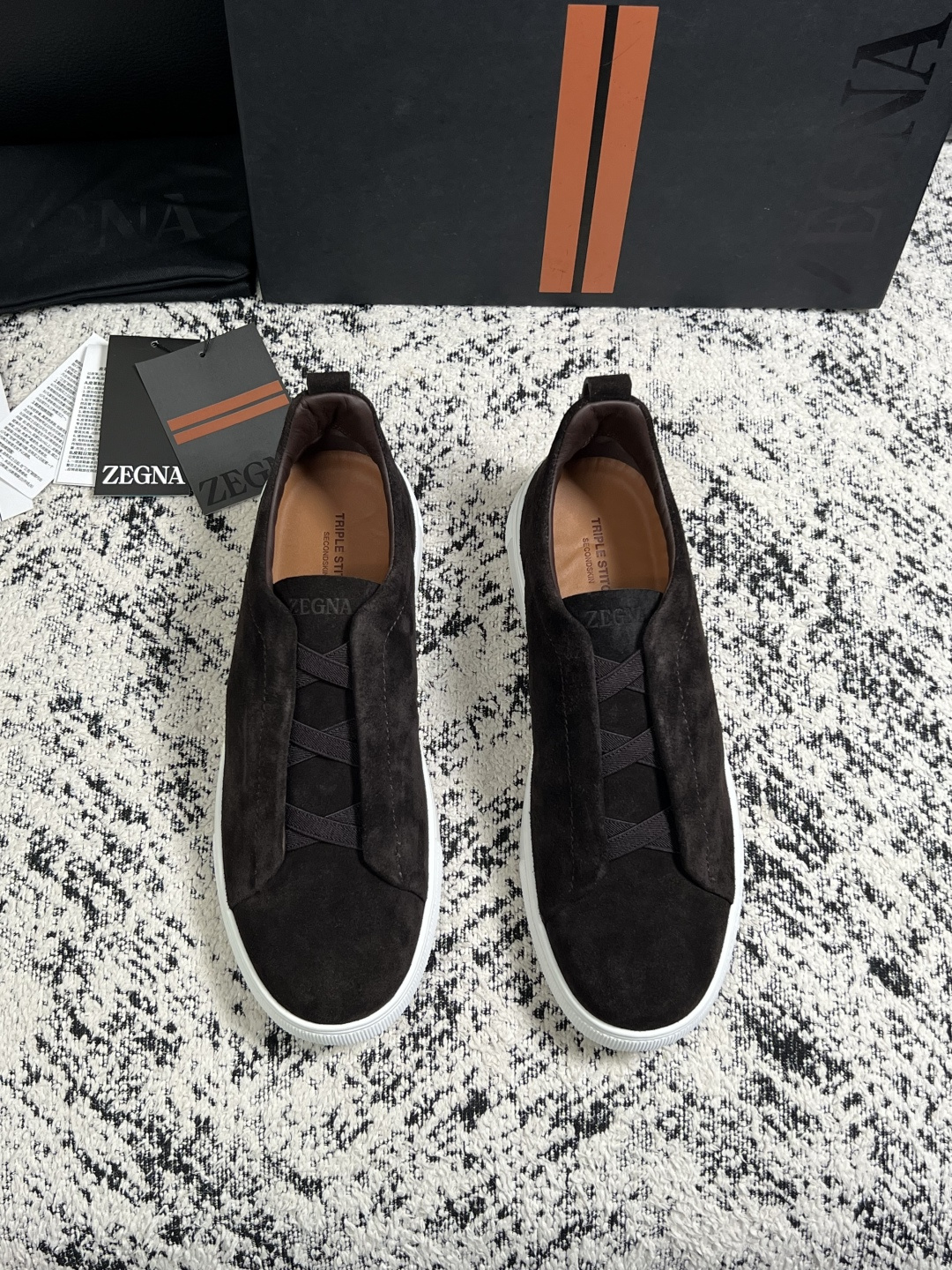 Zegna  高品质  顶级工艺品  杰尼亚  专柜新款原厂配置，意大利进口牛皮面料，进口牛里垫，透气舒适，鞋底：原厂特