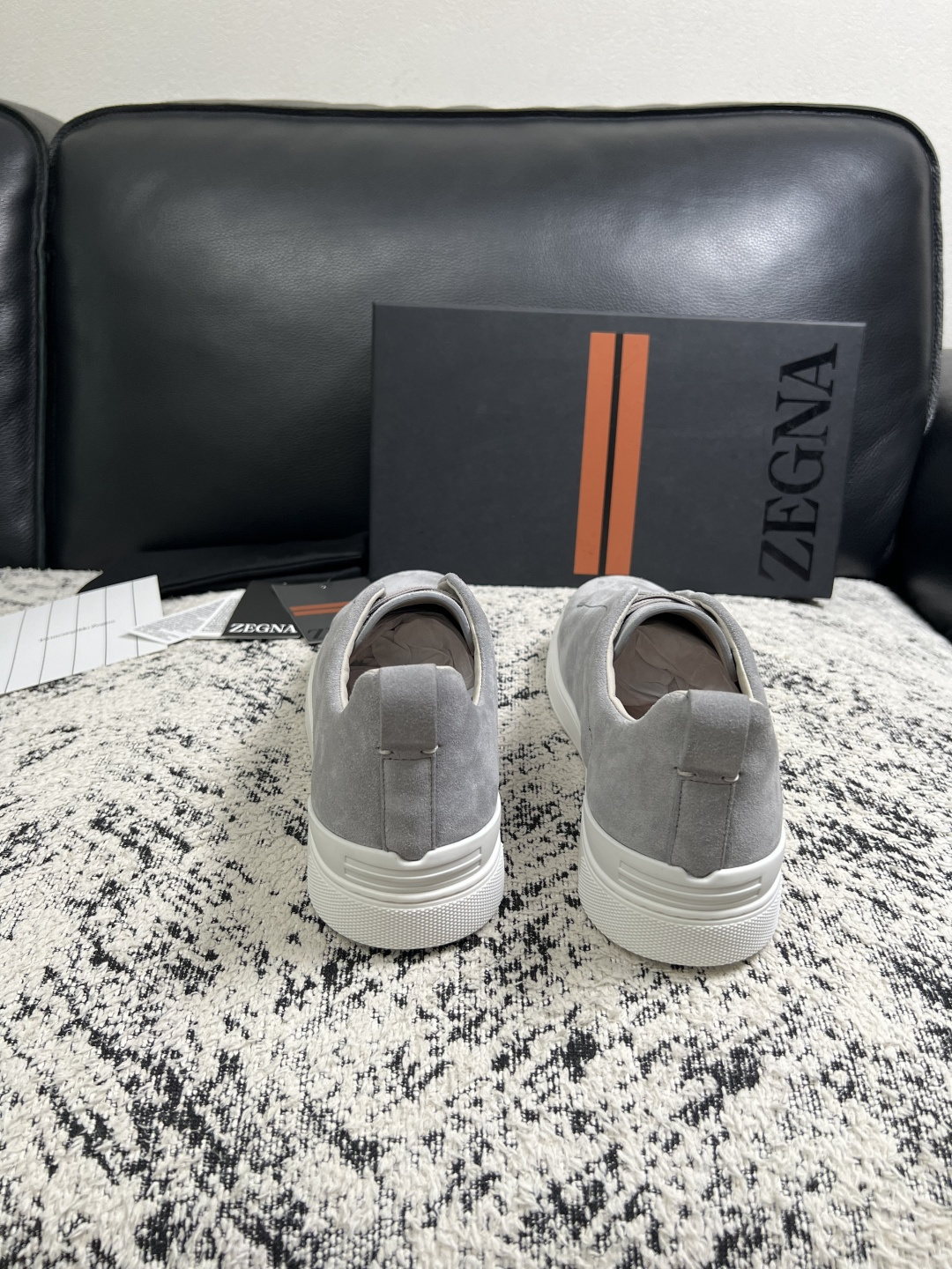 Zegna  高品质  顶级工艺品  杰尼亚  专柜新款原厂配置，意大利进口牛皮面料，进口牛里垫，透气舒适，鞋底：原厂特