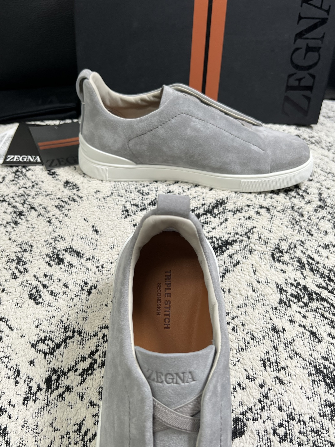 Zegna  高品质  顶级工艺品  杰尼亚  专柜新款原厂配置，意大利进口牛皮面料，进口牛里垫，透气舒适，鞋底：原厂特