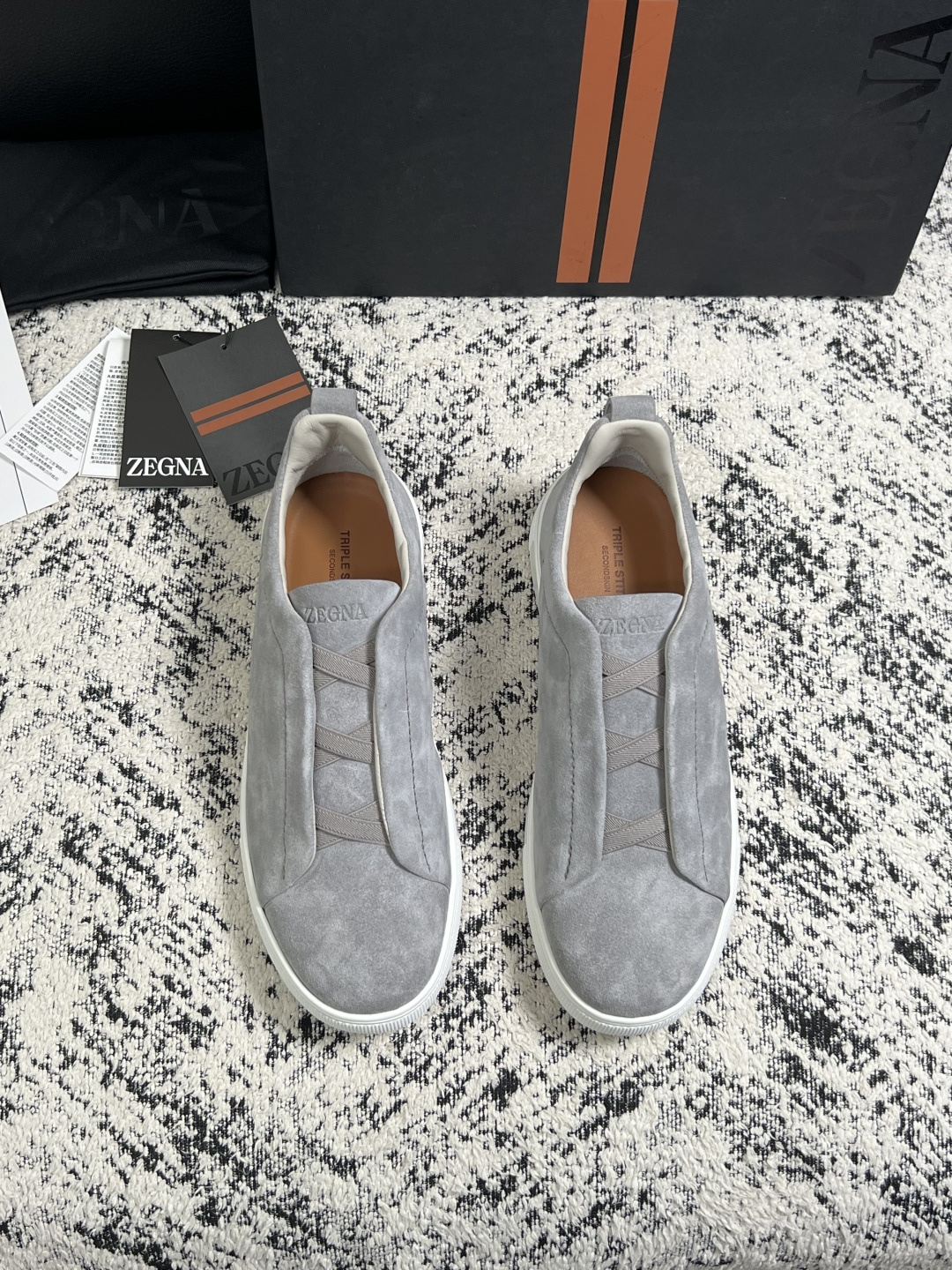 Zegna  高品质  顶级工艺品  杰尼亚  专柜新款原厂配置，意大利进口牛皮面料，进口牛里垫，透气舒适，鞋底：原厂特