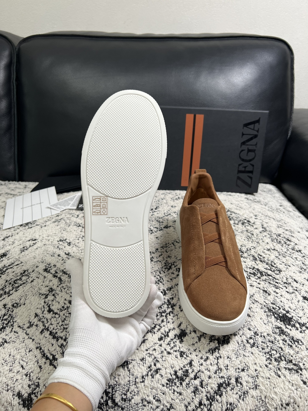 Zegna  高品质  顶级工艺品  杰尼亚  专柜新款原厂配置，意大利进口牛皮面料，进口牛里垫，透气舒适，鞋底：原厂特
