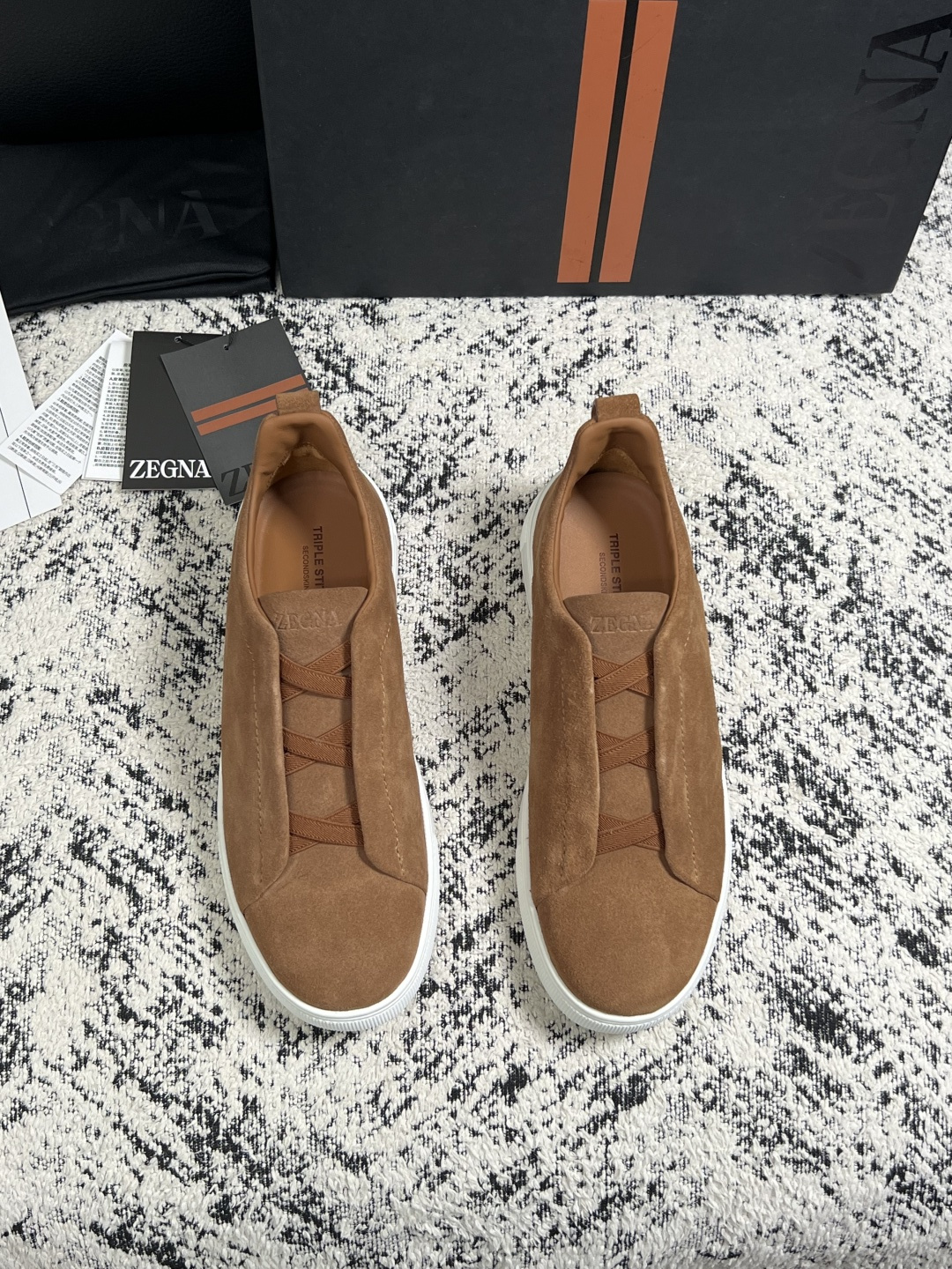 Zegna  高品质  顶级工艺品  杰尼亚  专柜新款原厂配置，意大利进口牛皮面料，进口牛里垫，透气舒适，鞋底：原厂特