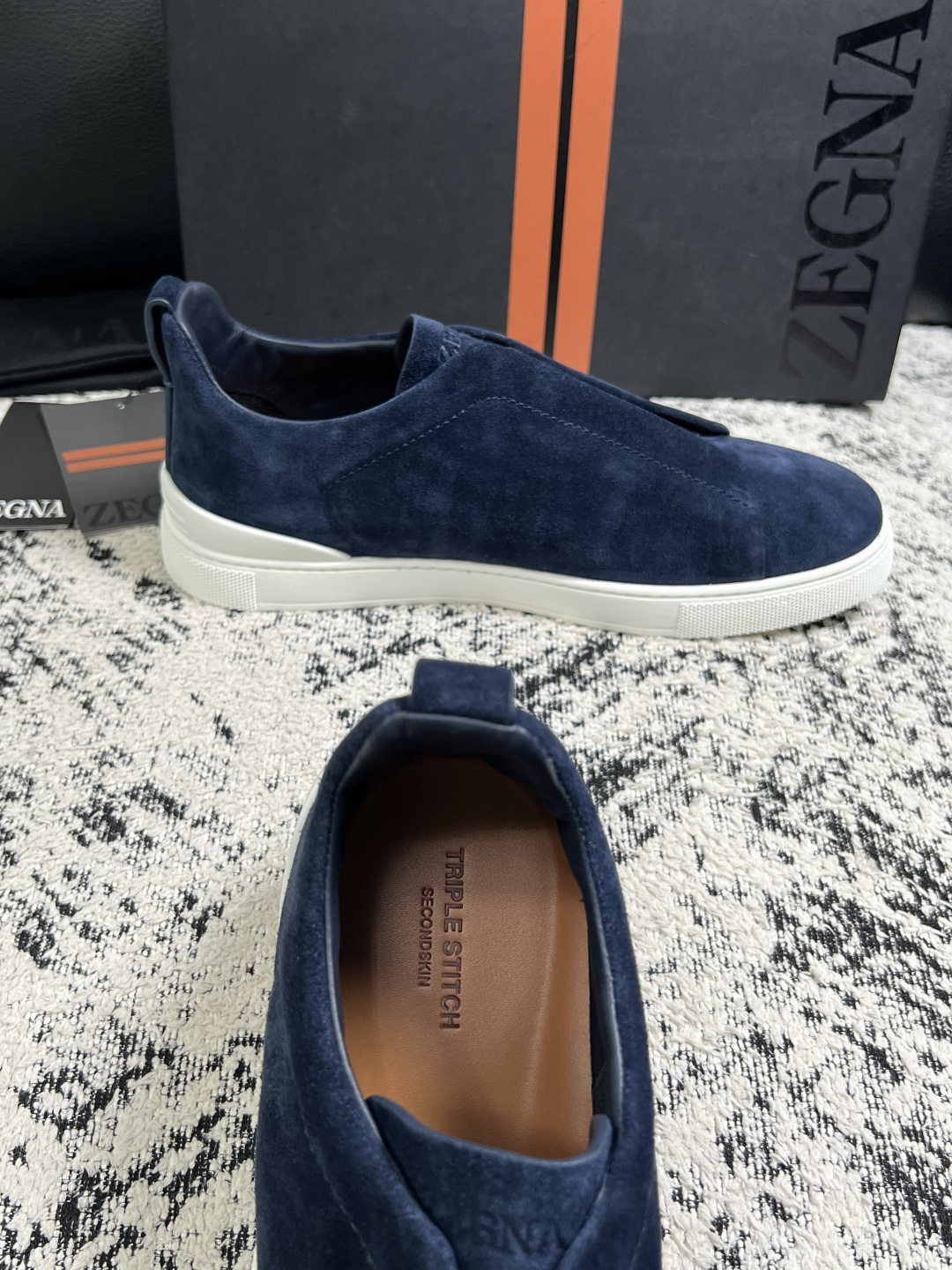 Zegna  高品质  顶级工艺品  杰尼亚  专柜新款原厂配置，意大利进口牛皮面料，进口牛里垫，透气舒适，鞋底：原厂特